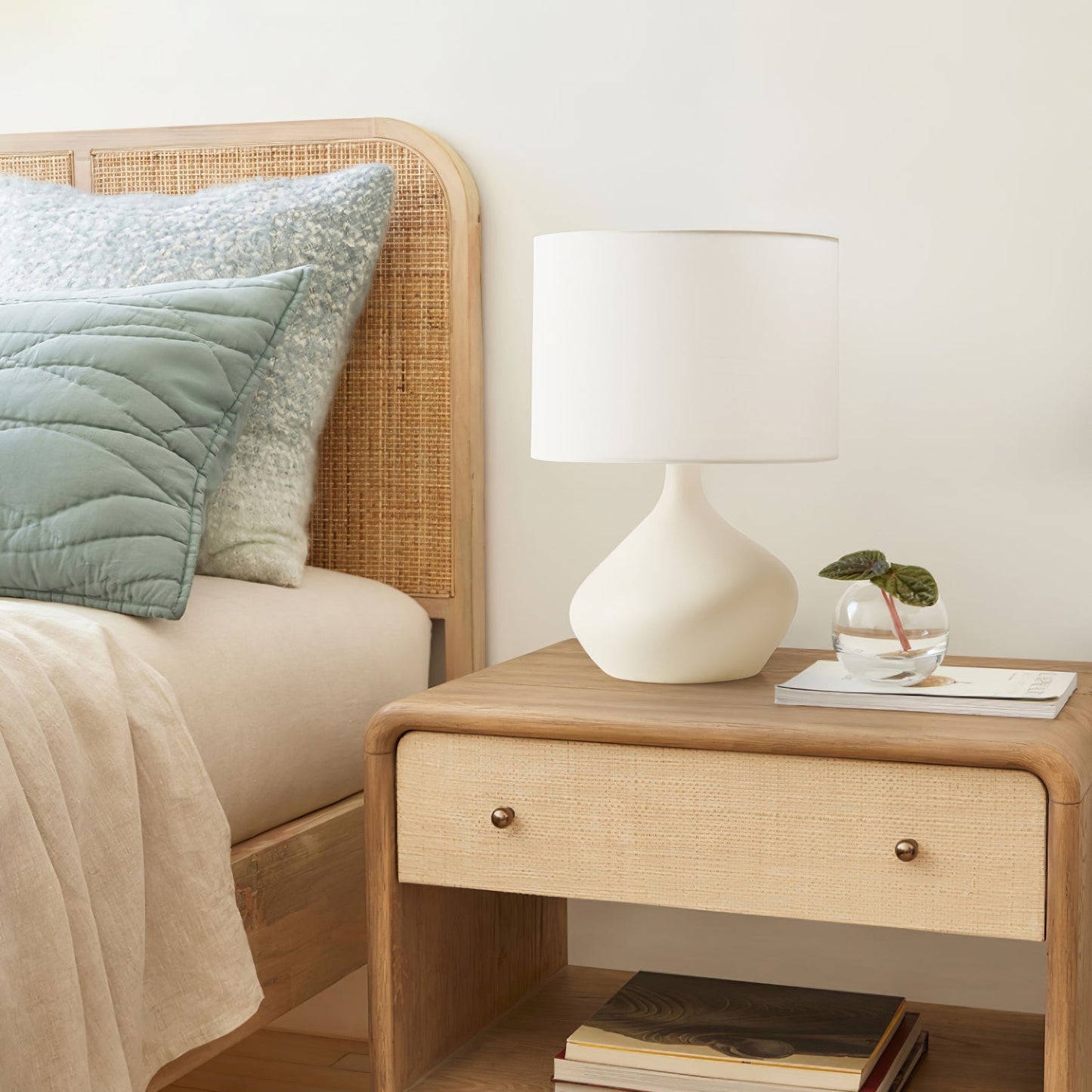 Lumea Table Lamp | Ceramic | White/Black