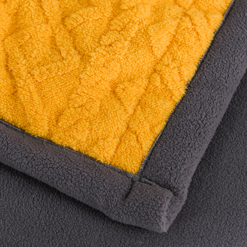 Fleece Throw Blanket | Double-Sided Microfiber Velvet | Full Size 71"x79"
