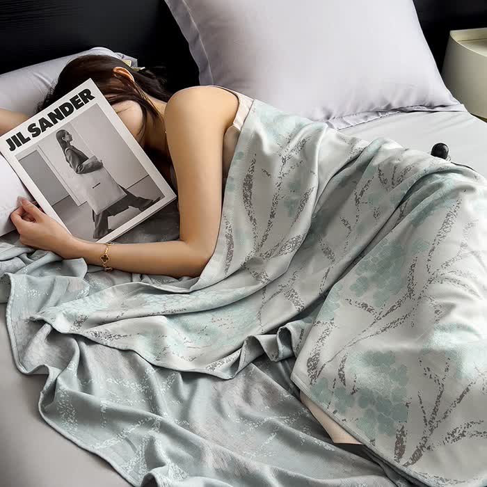 Bamboo Fiber Quilt | Eco-Friendly & Breathable | Full/Queen Size