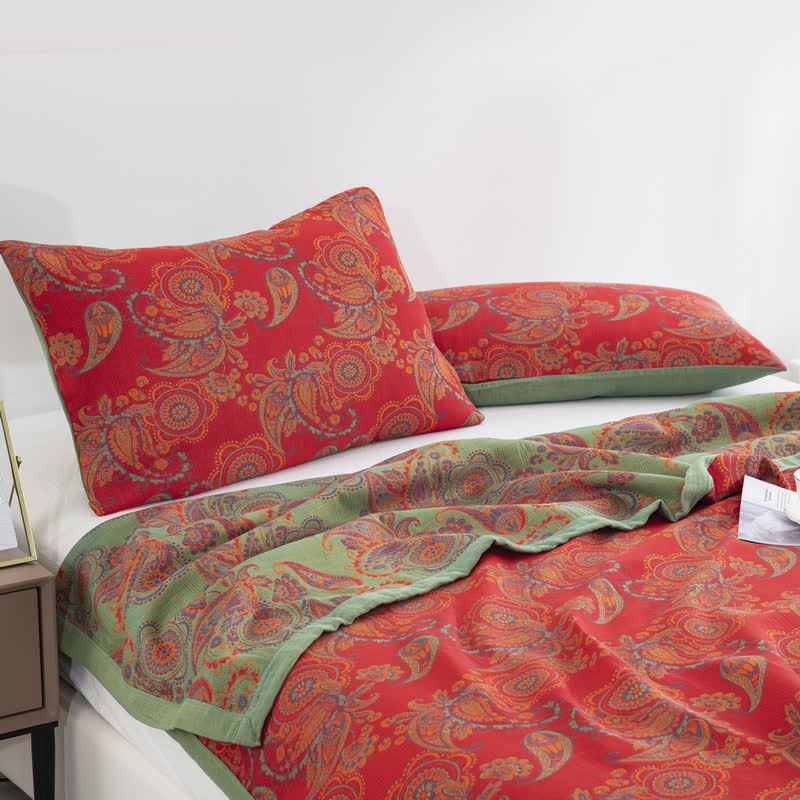 Retro Jacquard Quilt | 100% Organic Cotton | Reversible with Pillowcases