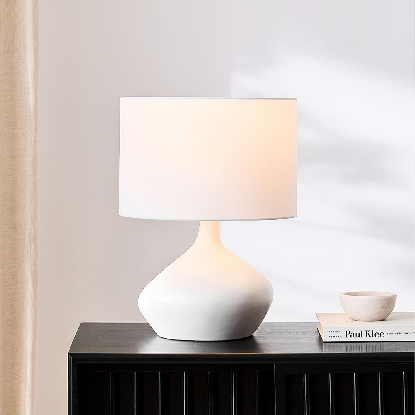 Lumea Table Lamp | Ceramic | White/Black