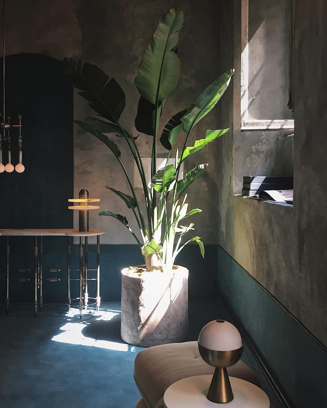 Alabaster Comet Table Lamp | Metal & Alabaster | White, Gold or Black Finish