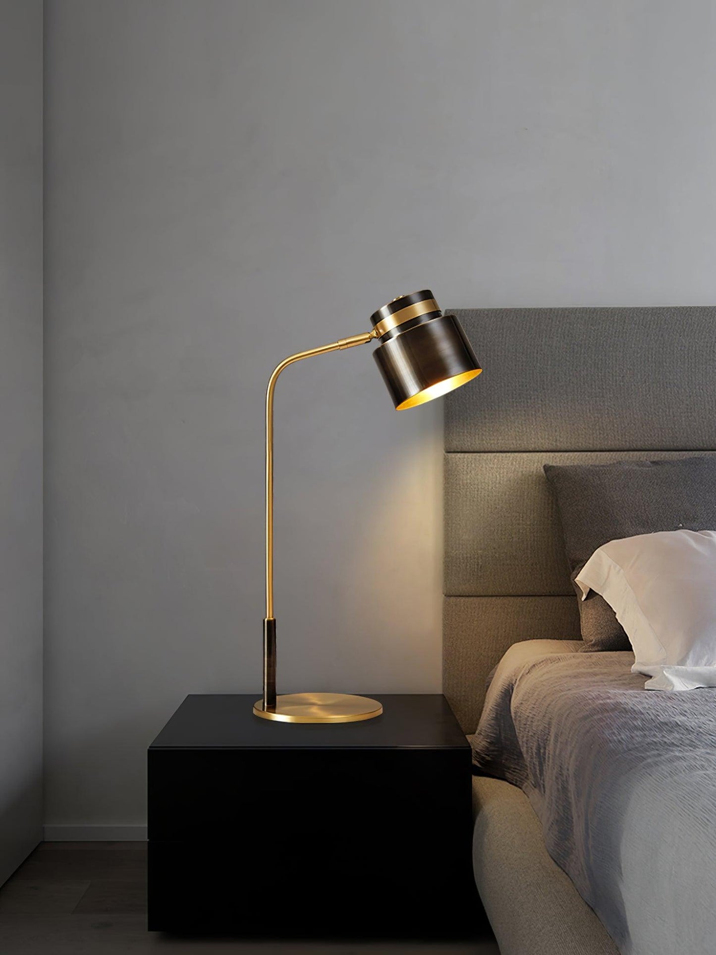 Ari Table Lamp | Brass & Black Metal | LED/Edison Bulb