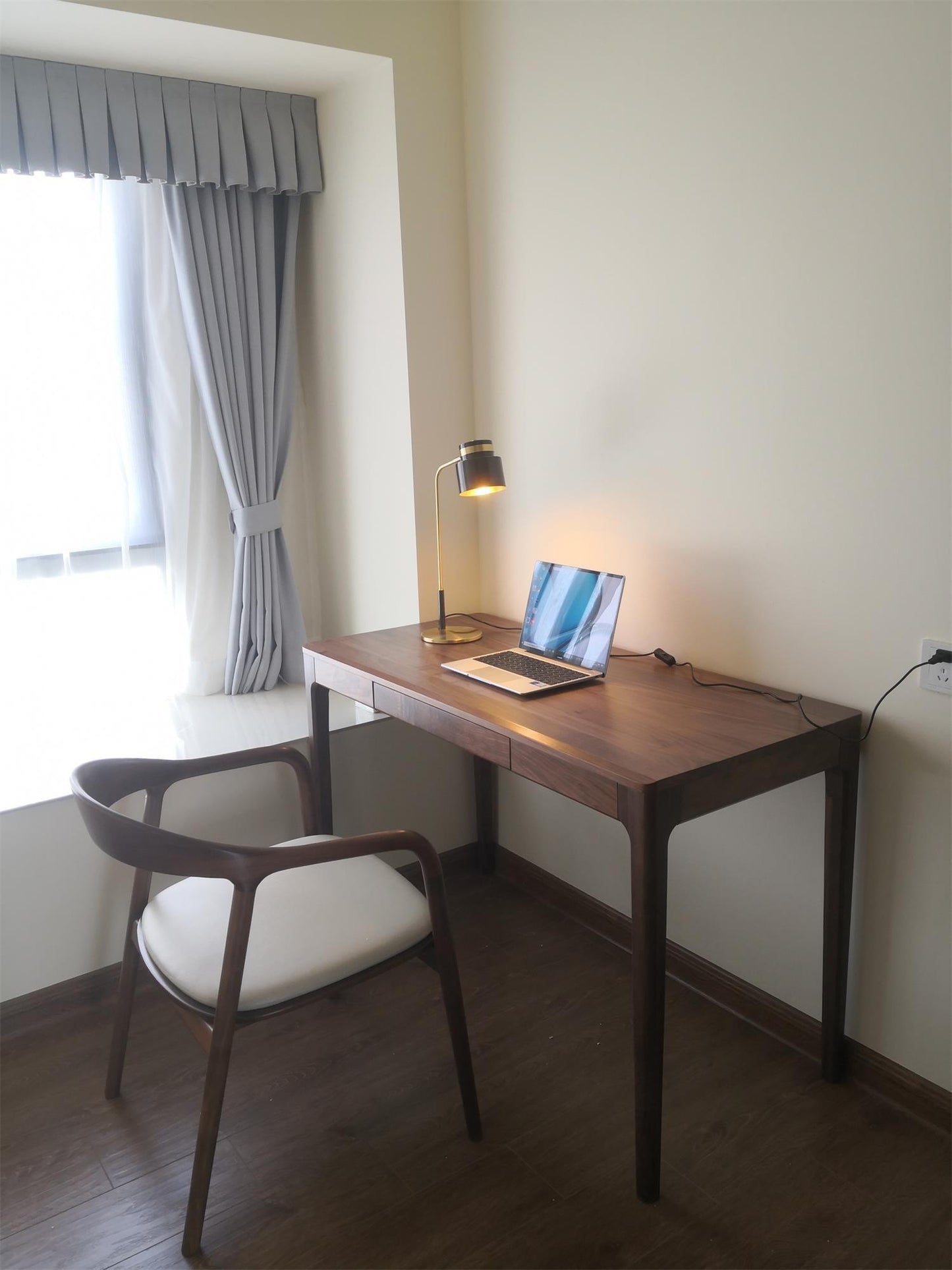 Ari Table Lamp | Brass & Black Metal | LED/Edison Bulb