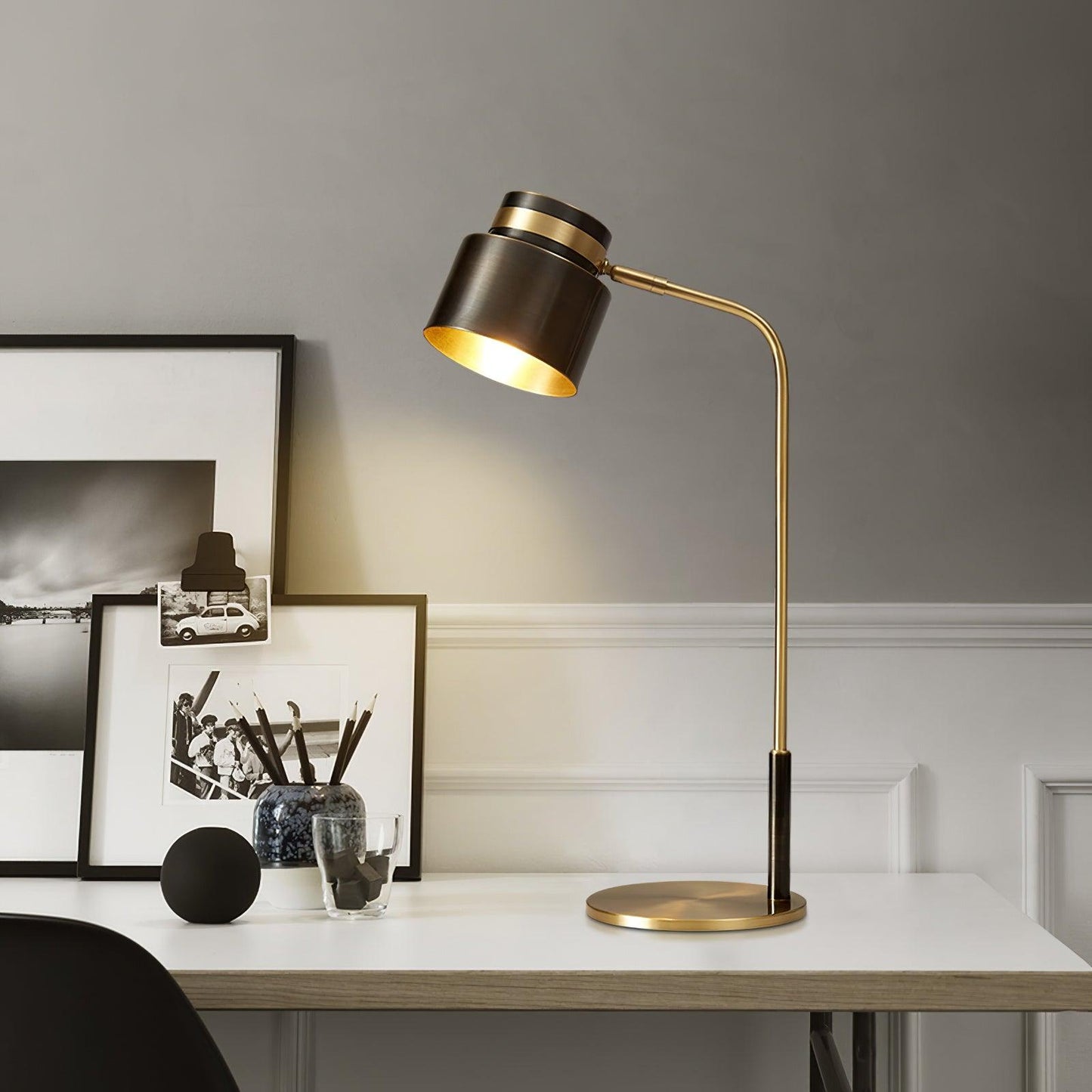 Ari Table Lamp | Brass & Black Metal | LED/Edison Bulb
