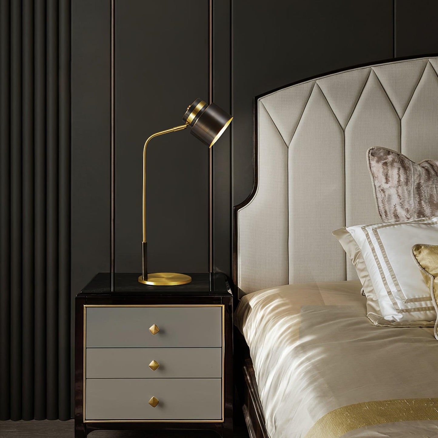Ari Table Lamp | Brass & Black Metal | LED/Edison Bulb