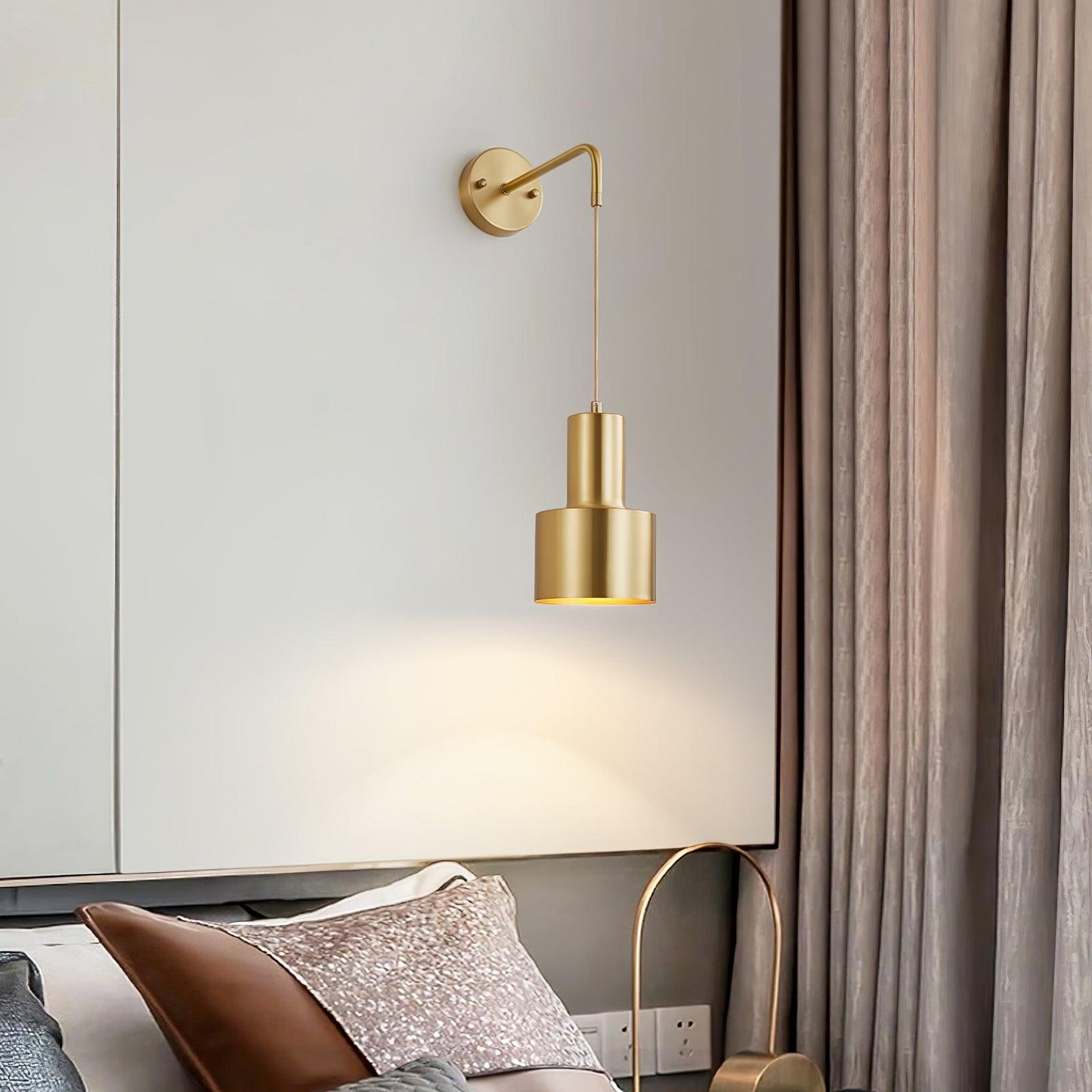 Arne Wall Light | Metal & Brass | Gold & Black