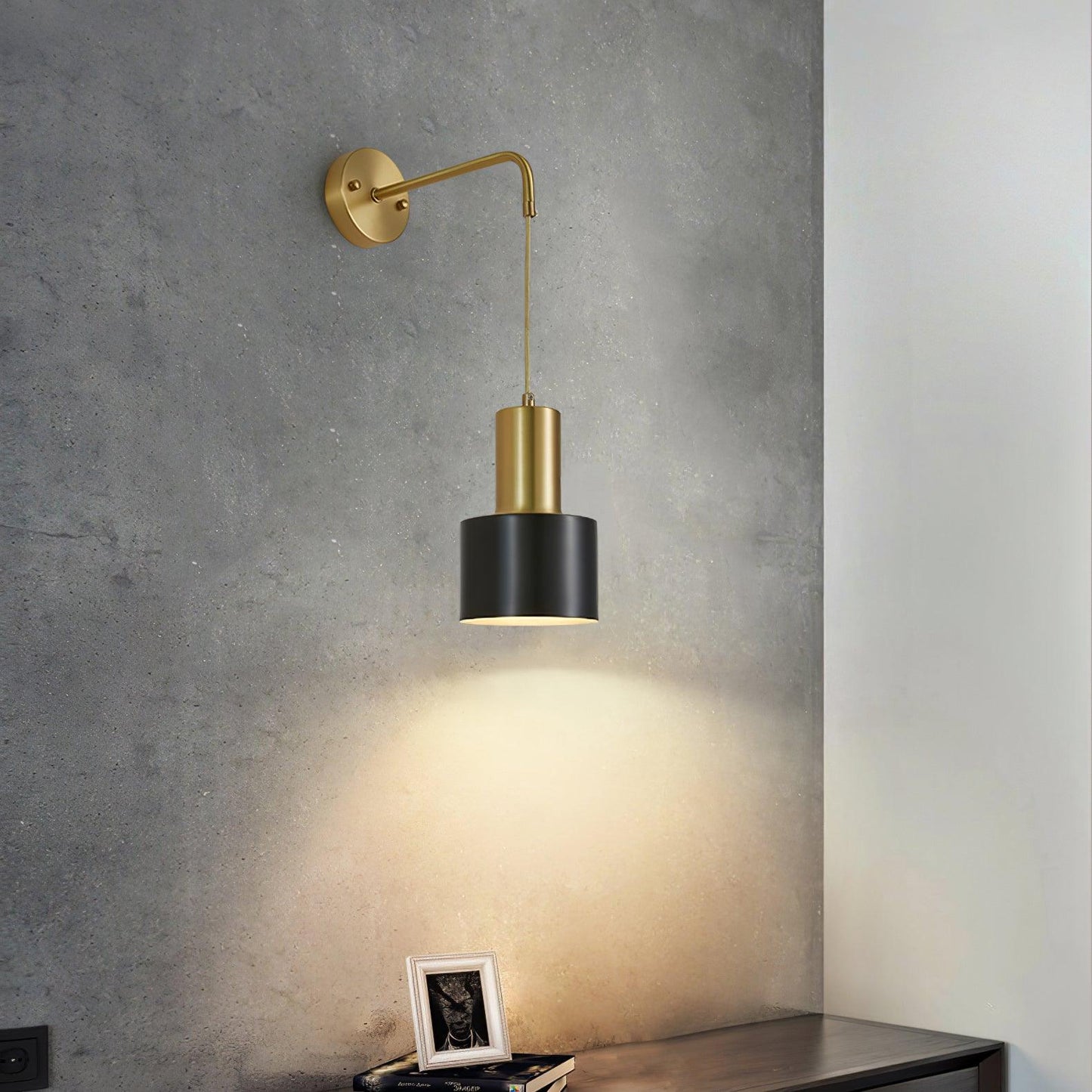 Arne Wall Light | Metal & Brass | Gold & Black