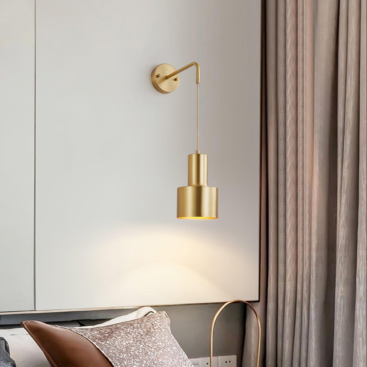 Arne Wall Light | Metal & Brass | Gold & Black