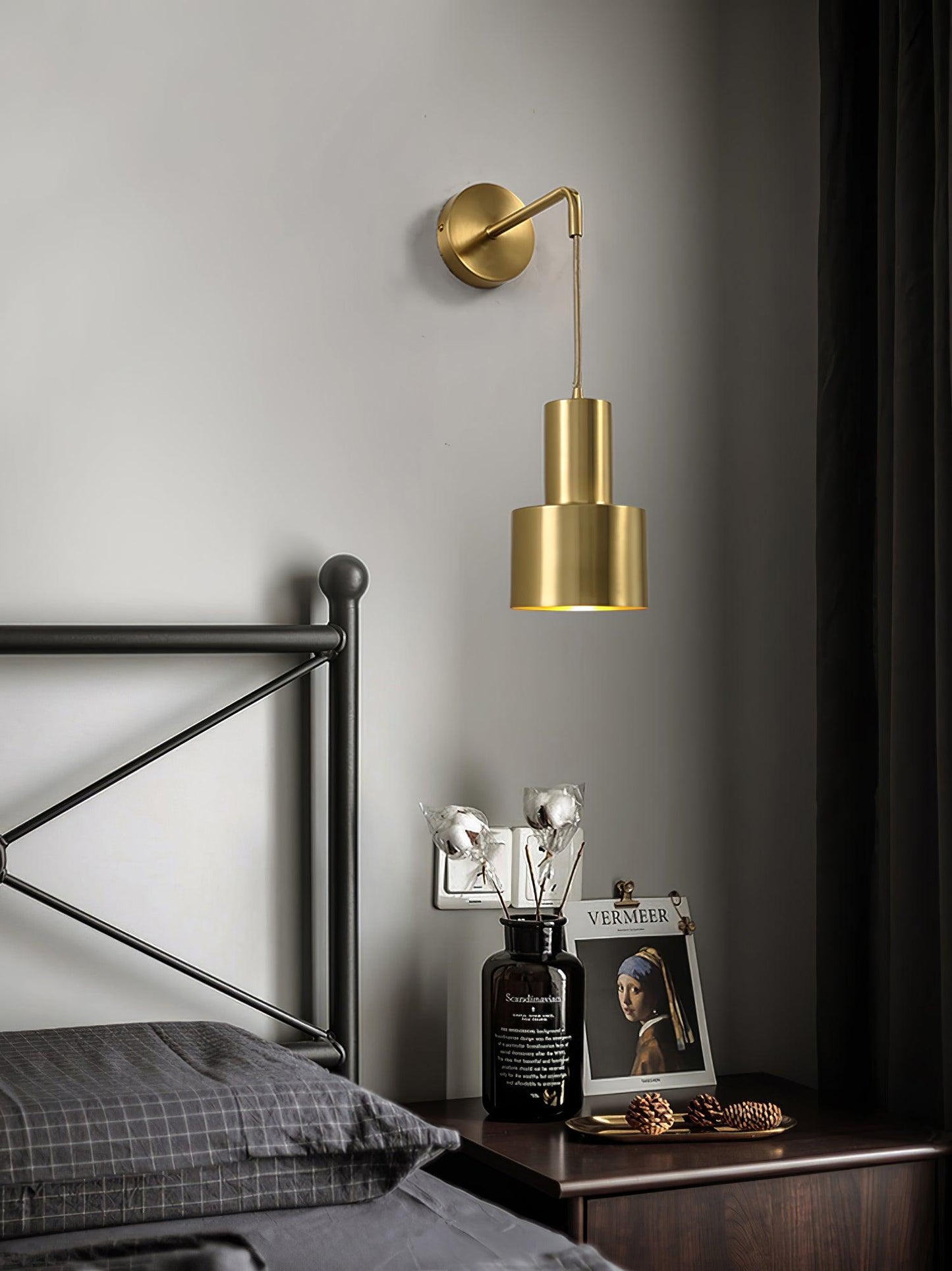 Arne Wall Light | Metal & Brass | Gold & Black