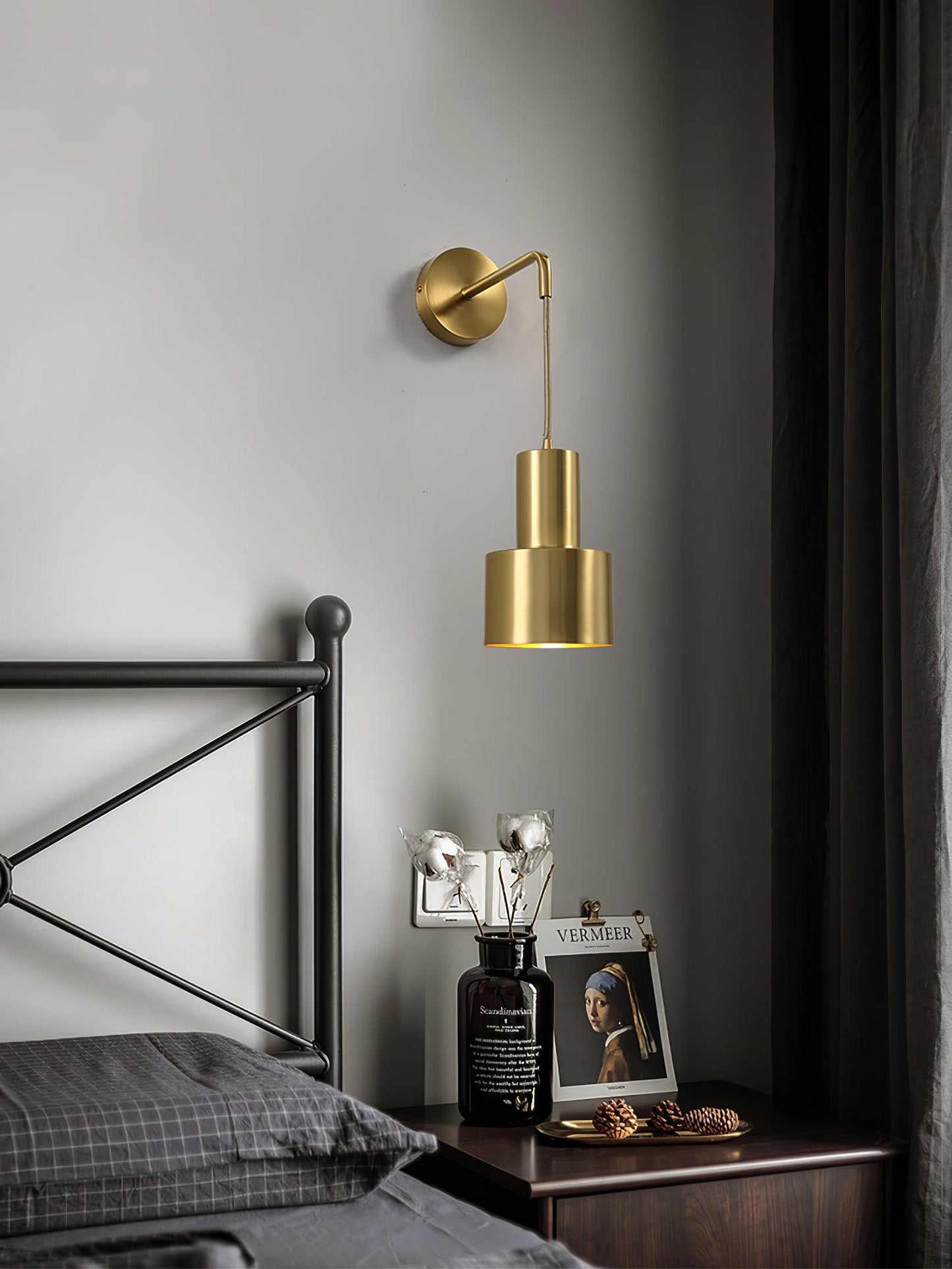 Arne Wall Light | Metal & Brass | Gold & Black
