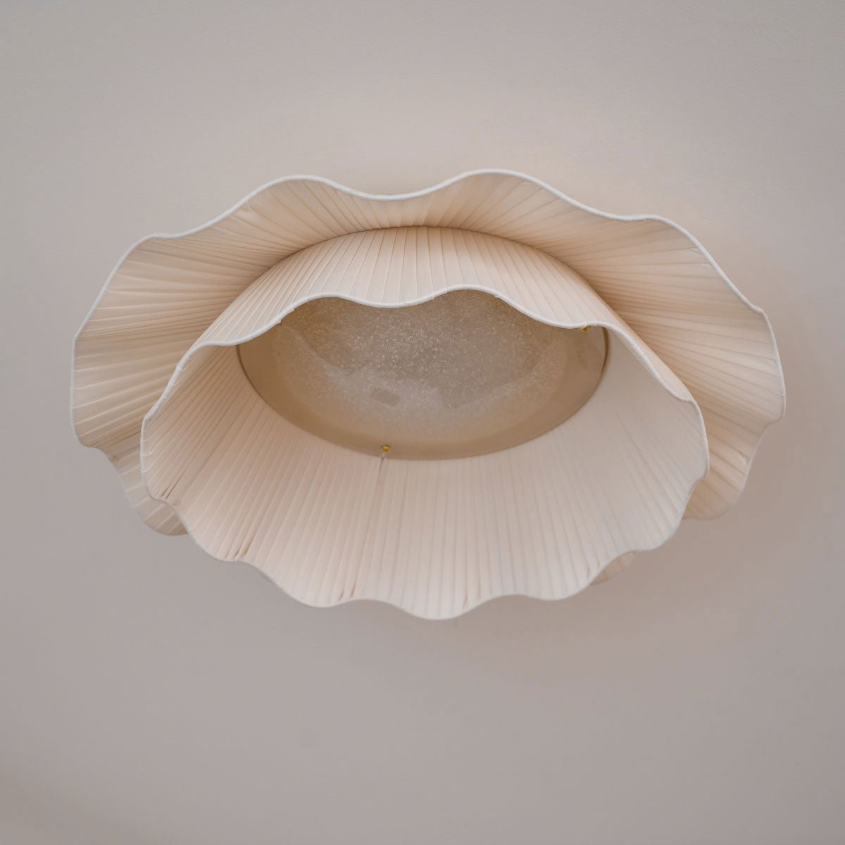 Arwen Fabric Wave Ceiling Lamp | Brass & Fabric | Beige