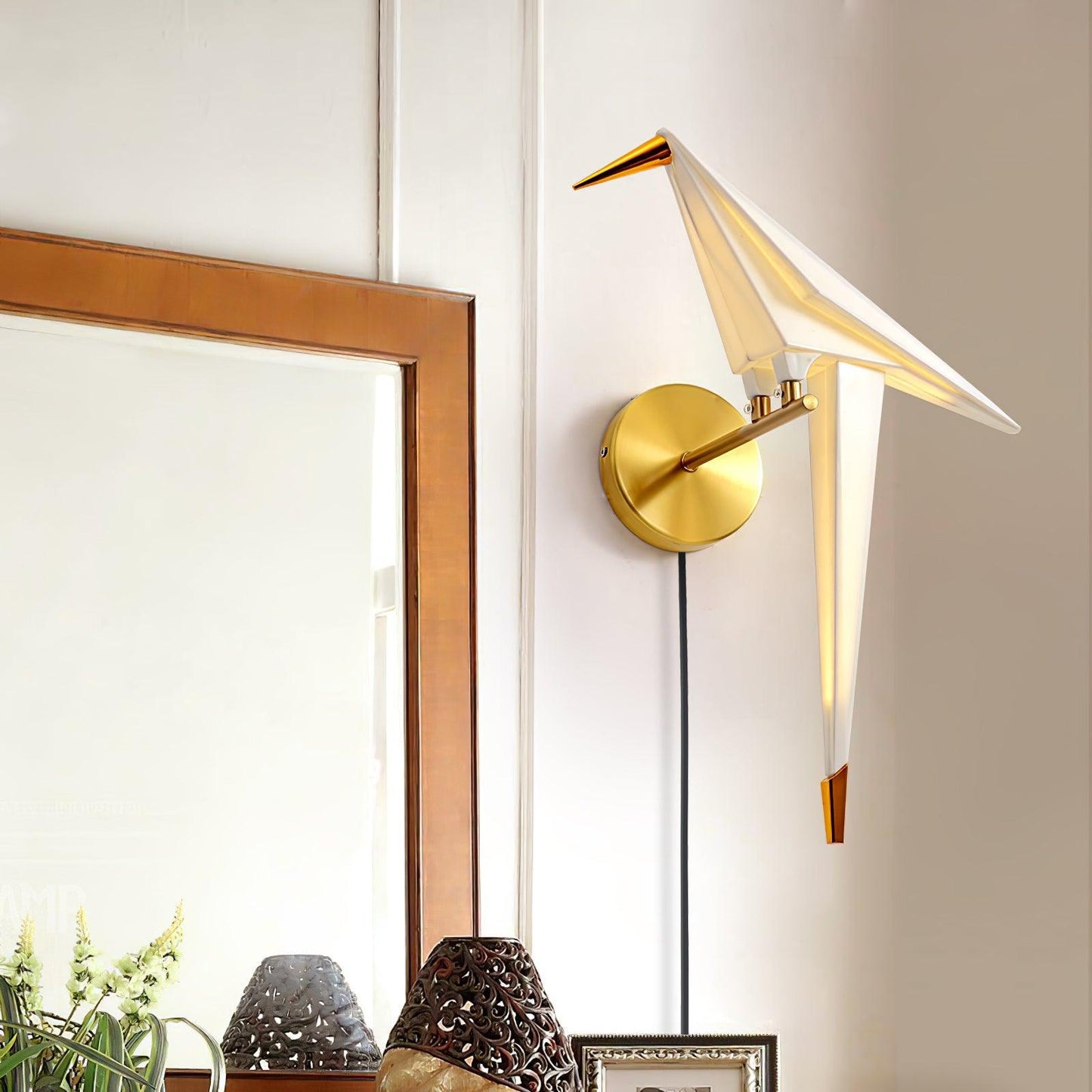 Avian Serenity Wall Lamp | Bird-Inspired Design | Gold Finish