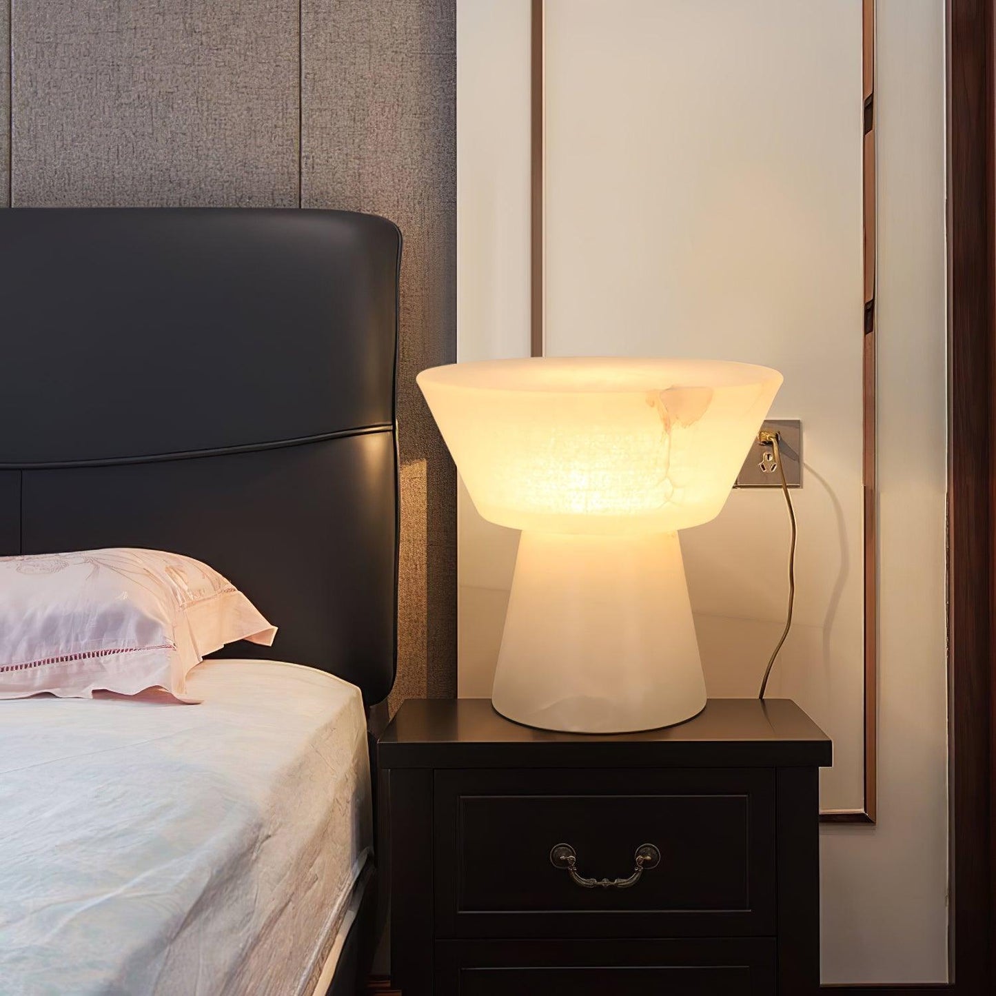 Beta Marble Table Lamp | Brass & Marble | White
