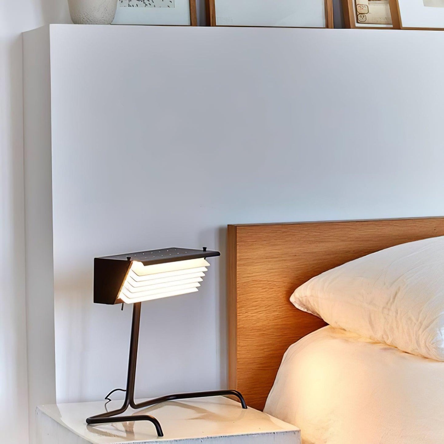 Xalor Table Lamp | Metal | Black and White
