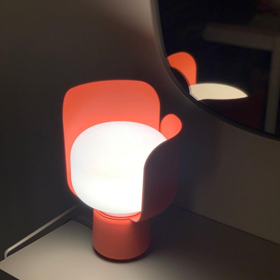 Petals Glass Table Lamp | Adjustable Light Intensity | Multiple Colors