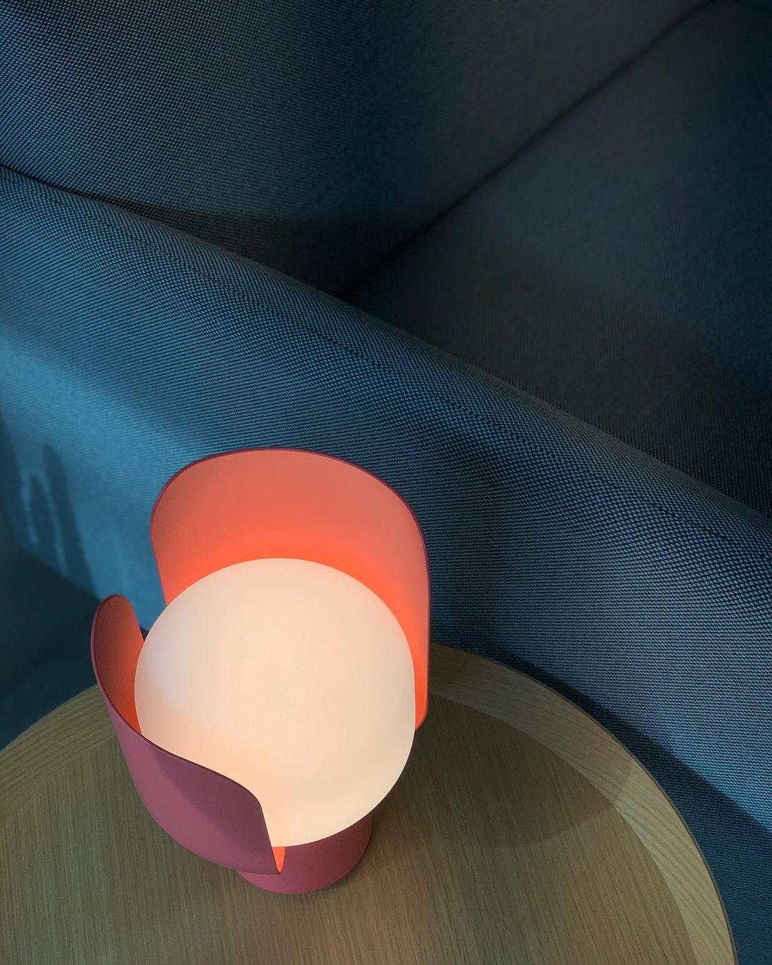 Petals Glass Table Lamp | Adjustable Light Intensity | Multiple Colors