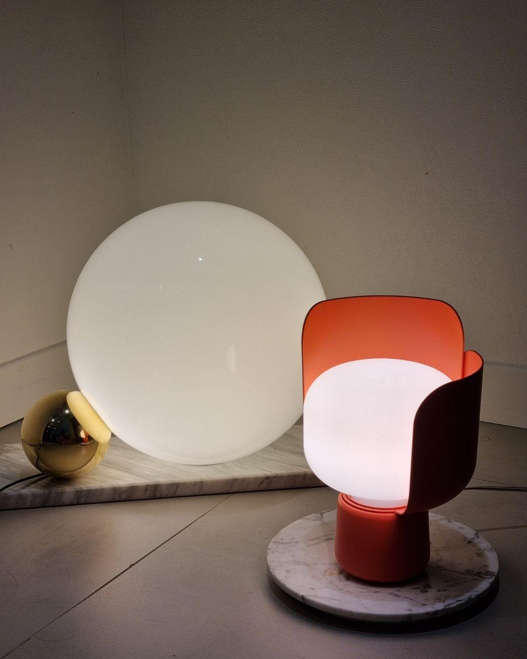 Petals Glass Table Lamp | Adjustable Light Intensity | Multiple Colors