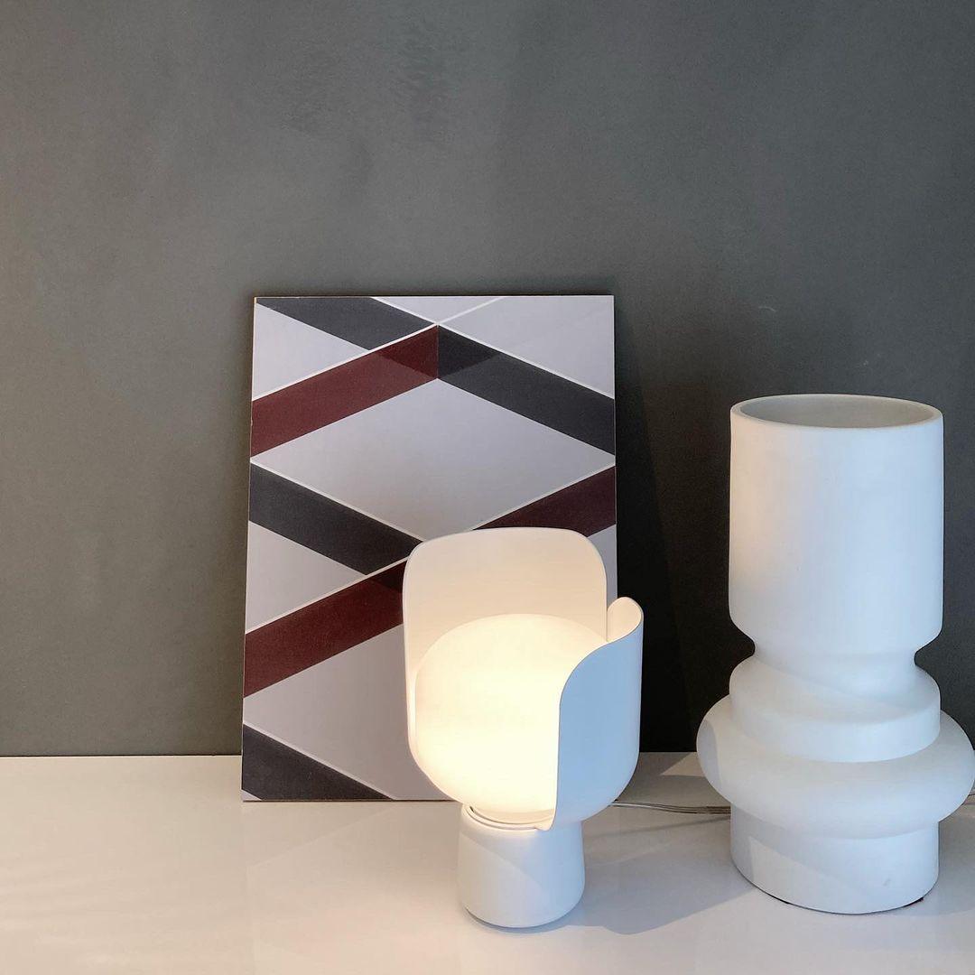 Petals Glass Table Lamp | Adjustable Light Intensity | Multiple Colors