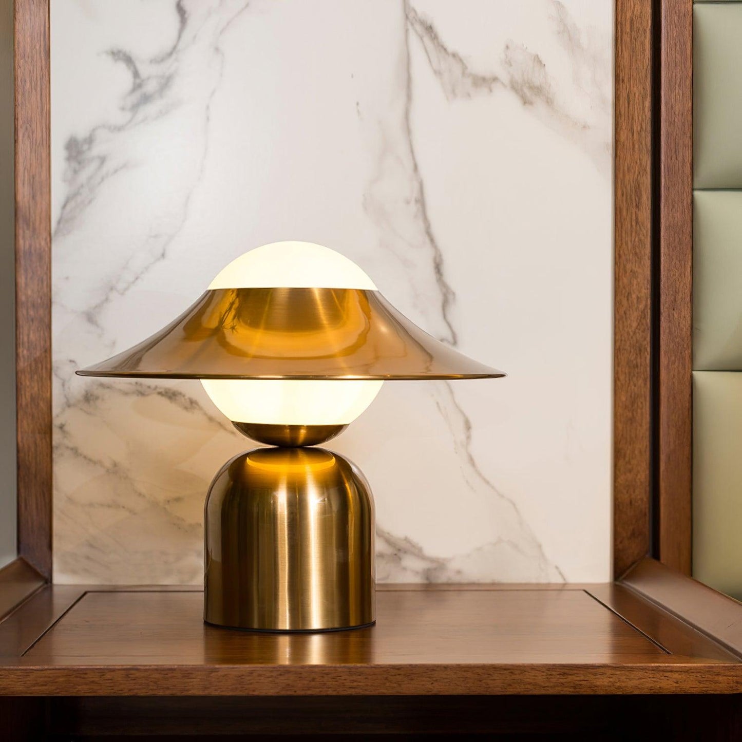 Bonbon Disc Table Lamp | Metal, Iron, Glass | Gold, White