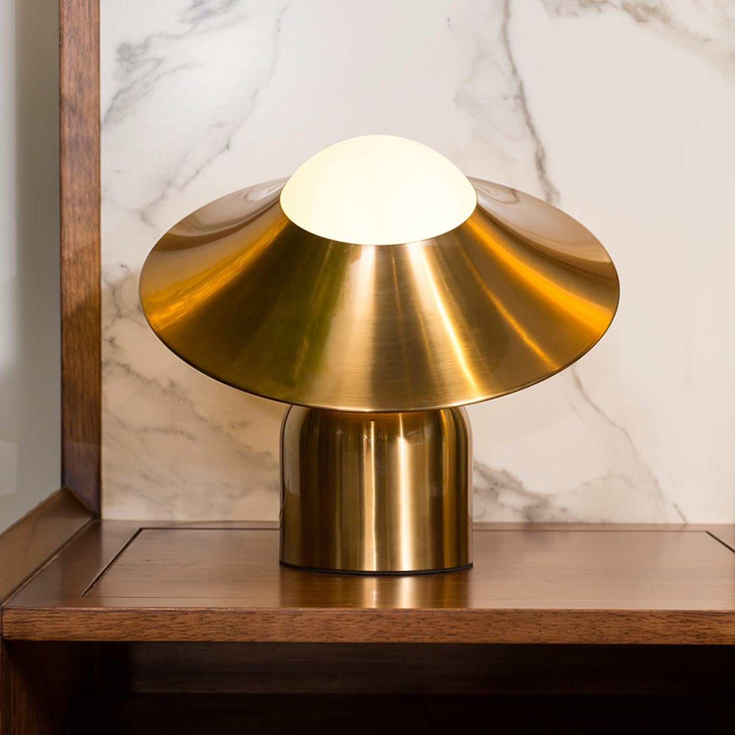 Bonbon Disc Table Lamp | Metal, Iron, Glass | Gold, White