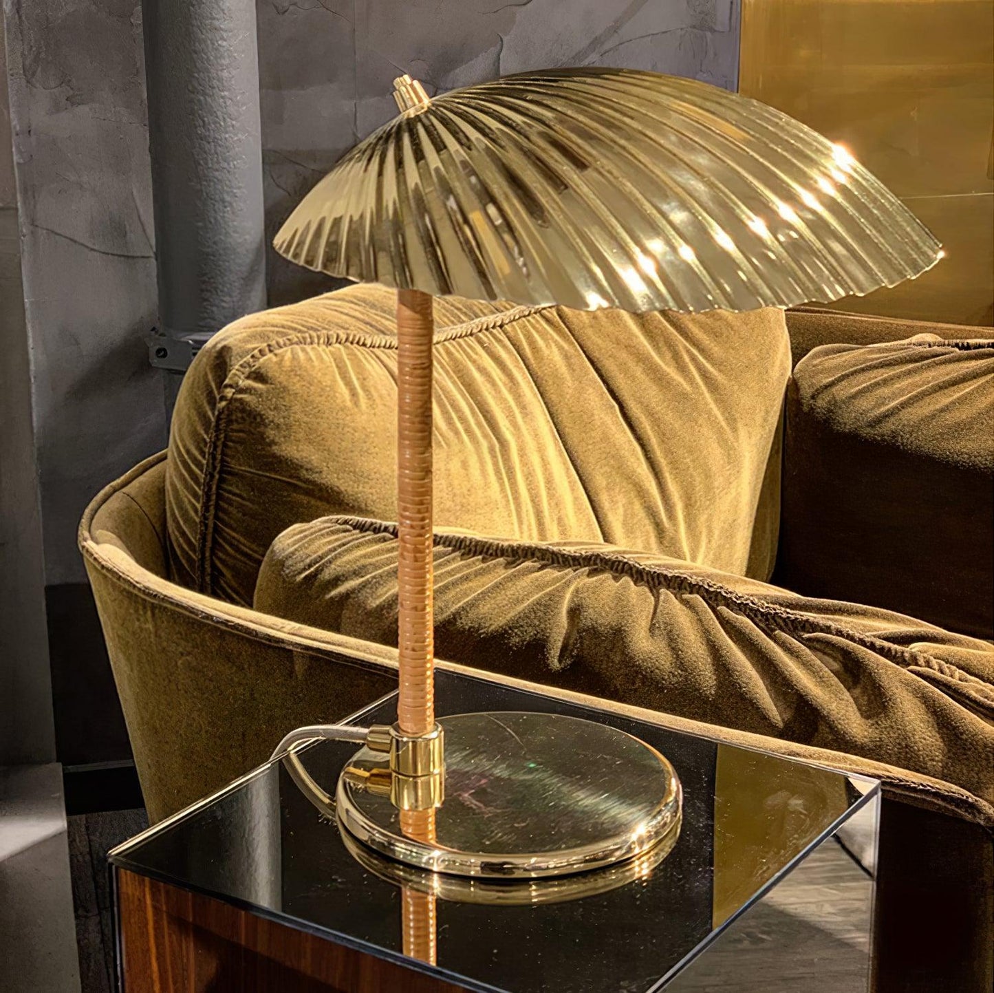 Brass Shell Table Lamp | Brass | Silver