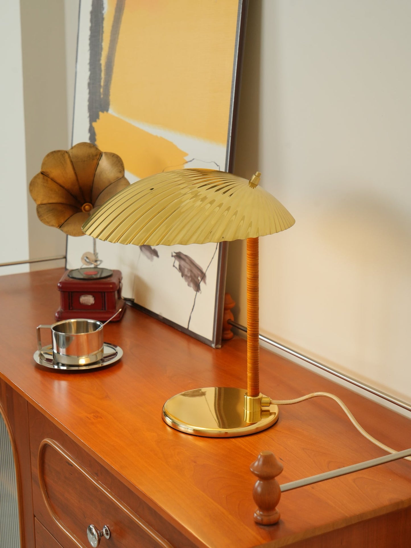 Brass Shell Table Lamp | Brass | Silver