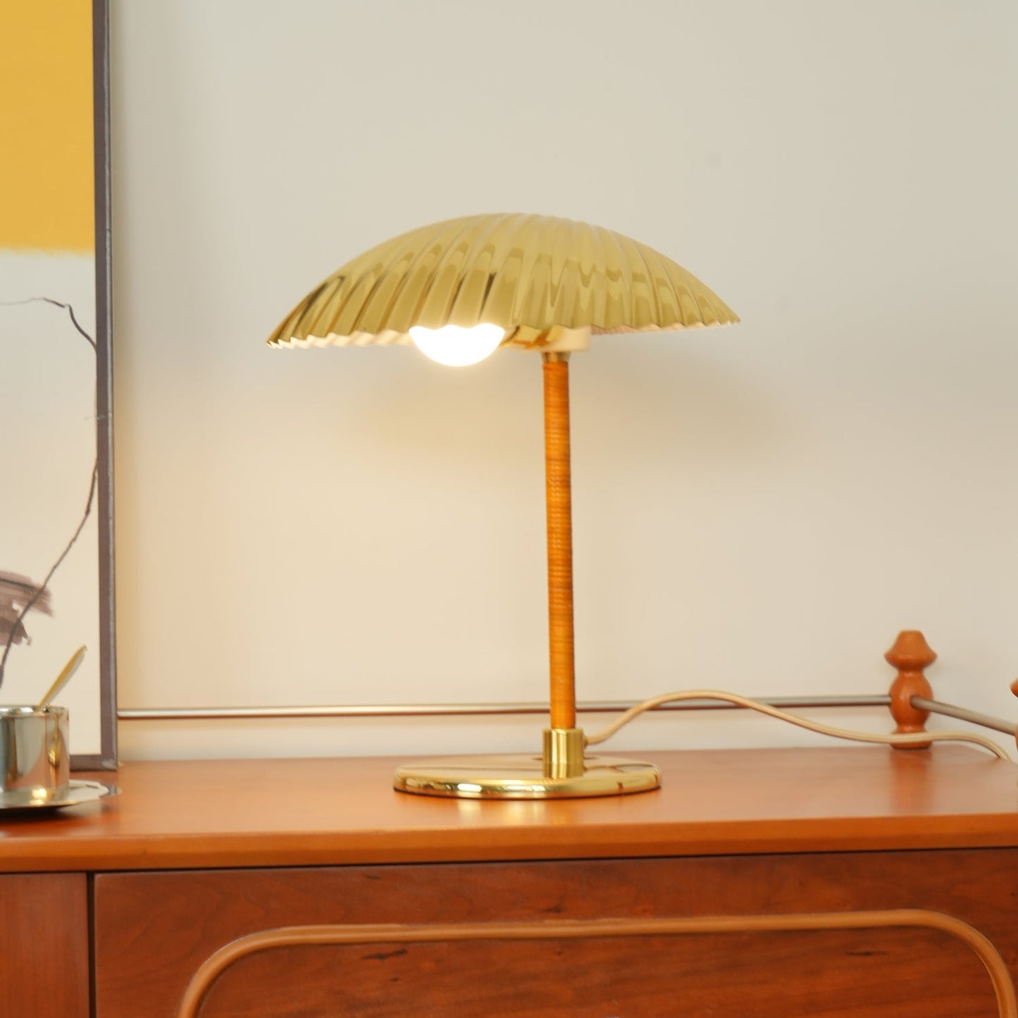 Brass Shell Table Lamp | Brass | Silver