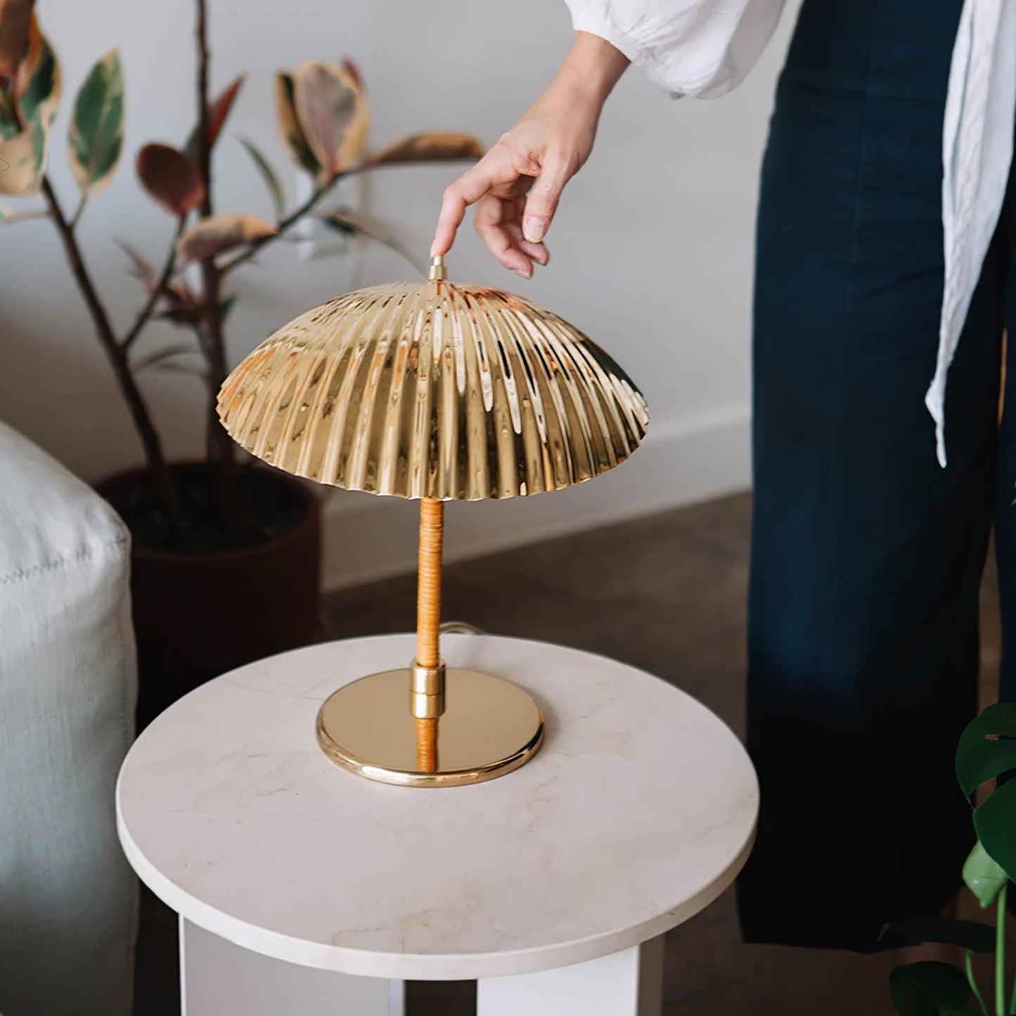 Brass Shell Table Lamp | Brass | Silver