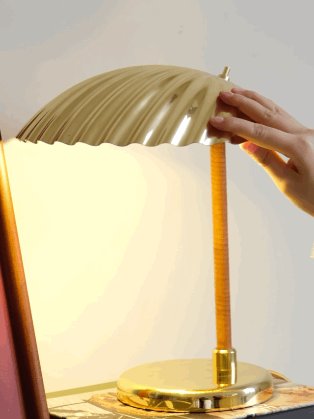 Brass Shell Table Lamp | Brass | Silver