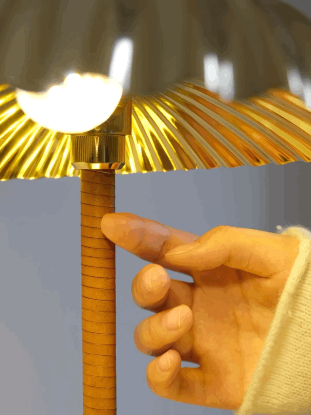Brass Shell Table Lamp | Brass | Silver