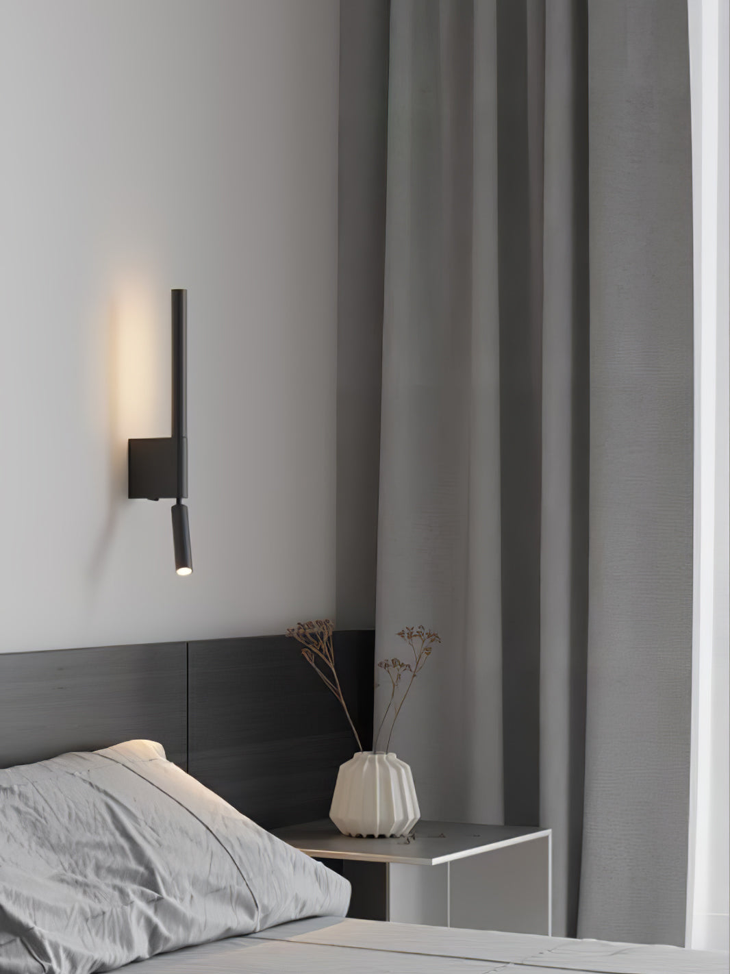 Canut LED Wall Light | Metal | Black and White