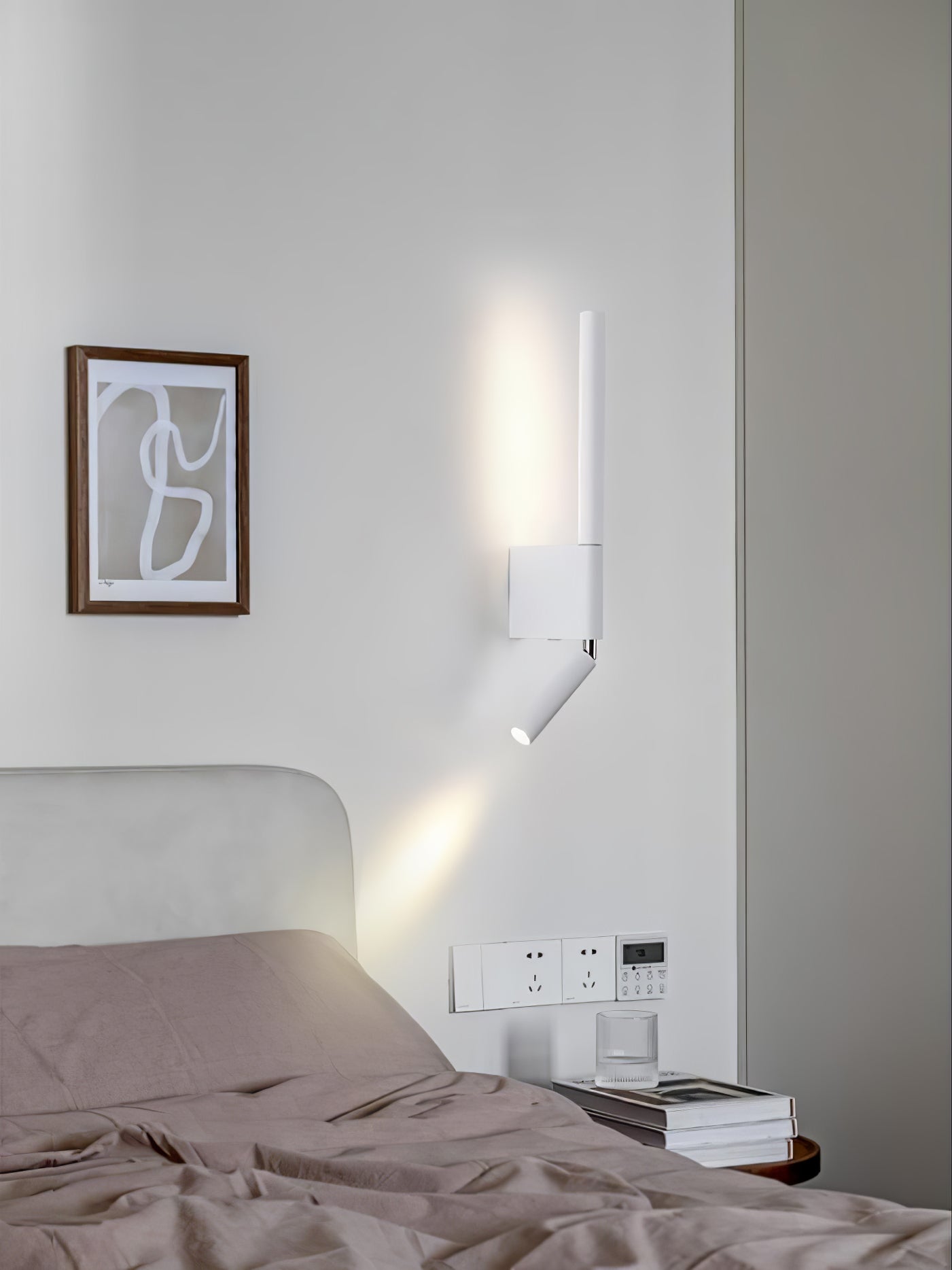 Canut LED Wall Light | Metal | Black and White