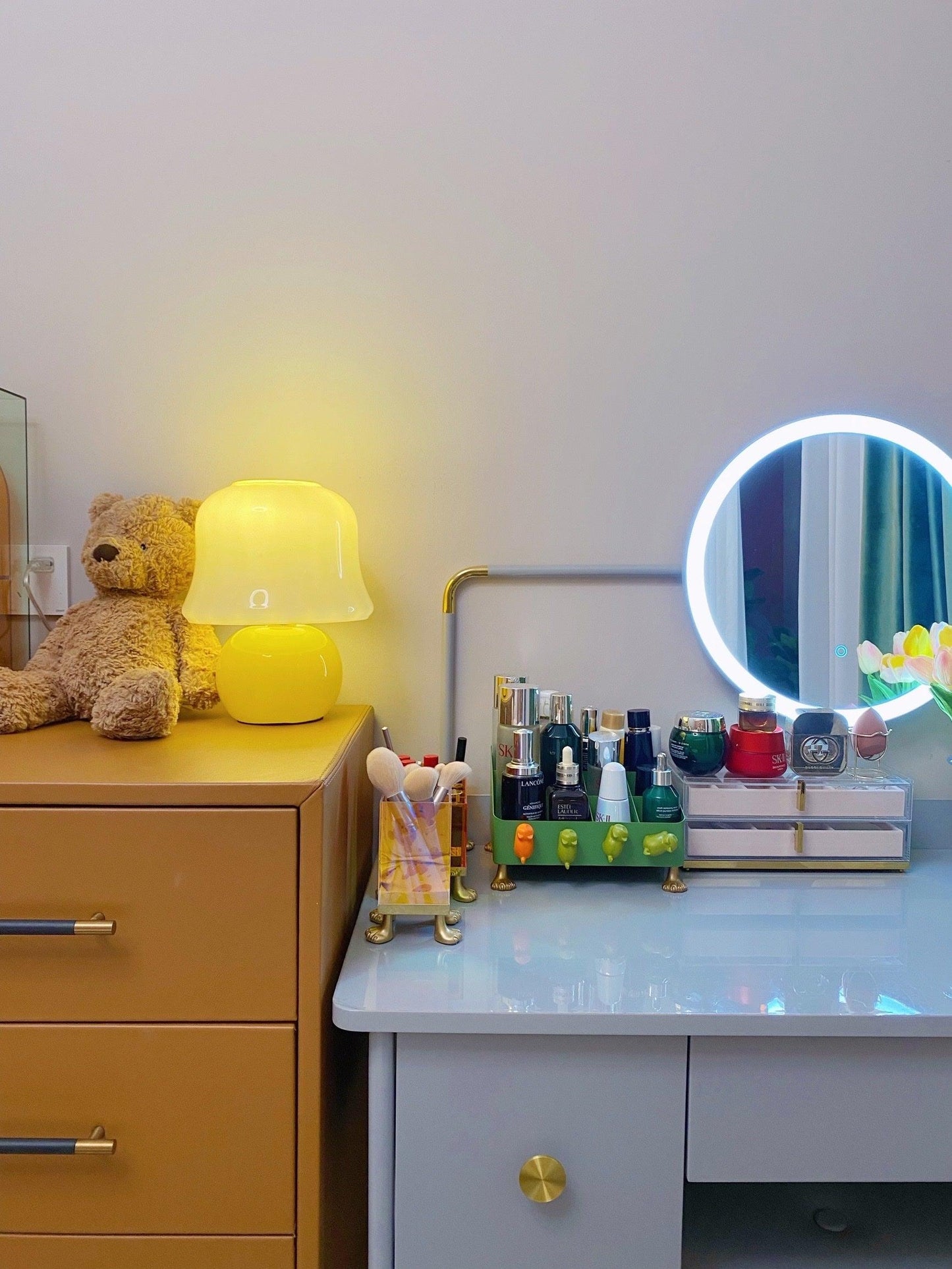 Mushroom Table Lamp | Enamel Glass | Creamy Yellow