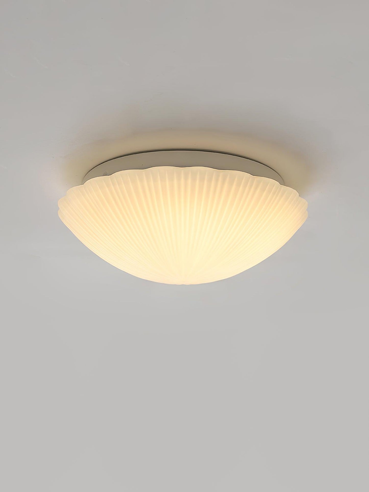 Seashell Ceiling Lamp | Integrated LED | White | 25cm/35cm Diameter
