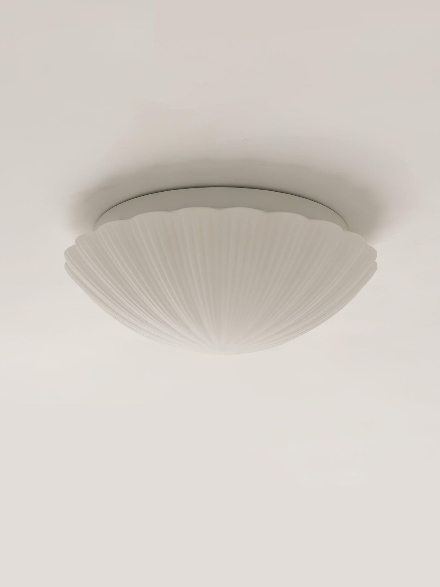 Seashell Ceiling Lamp | Integrated LED | White | 25cm/35cm Diameter