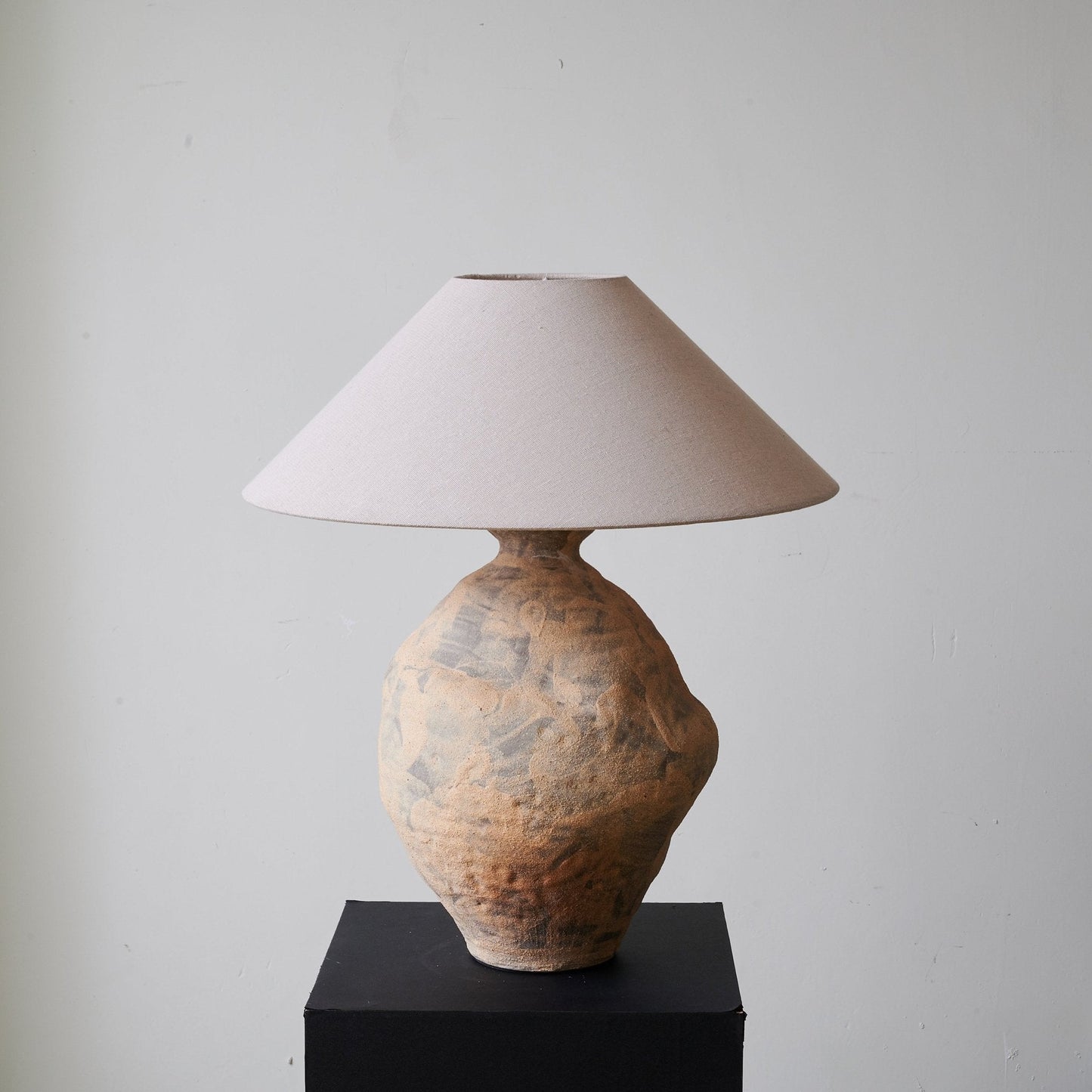 Duna Table Lamp | Sculpted Clay | Beige Shade