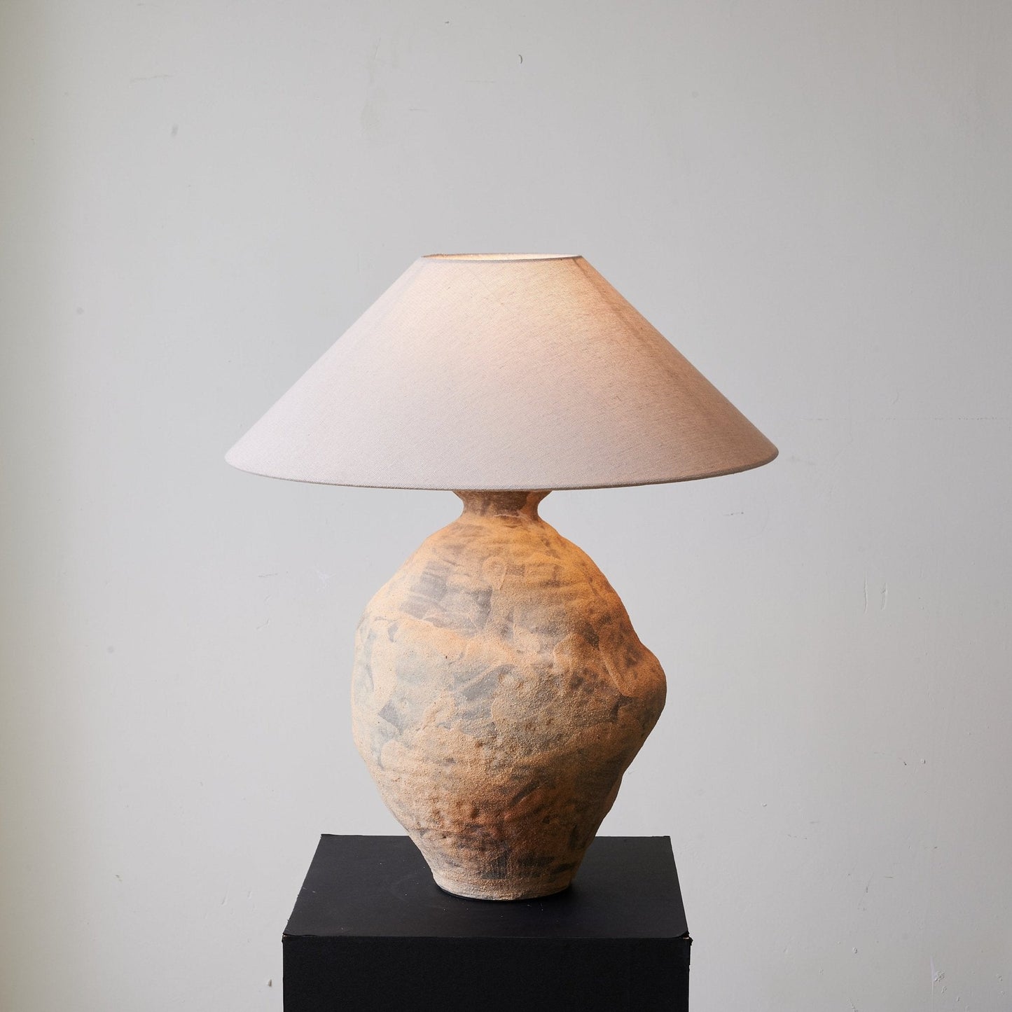 Duna Table Lamp | Sculpted Clay | Beige Shade