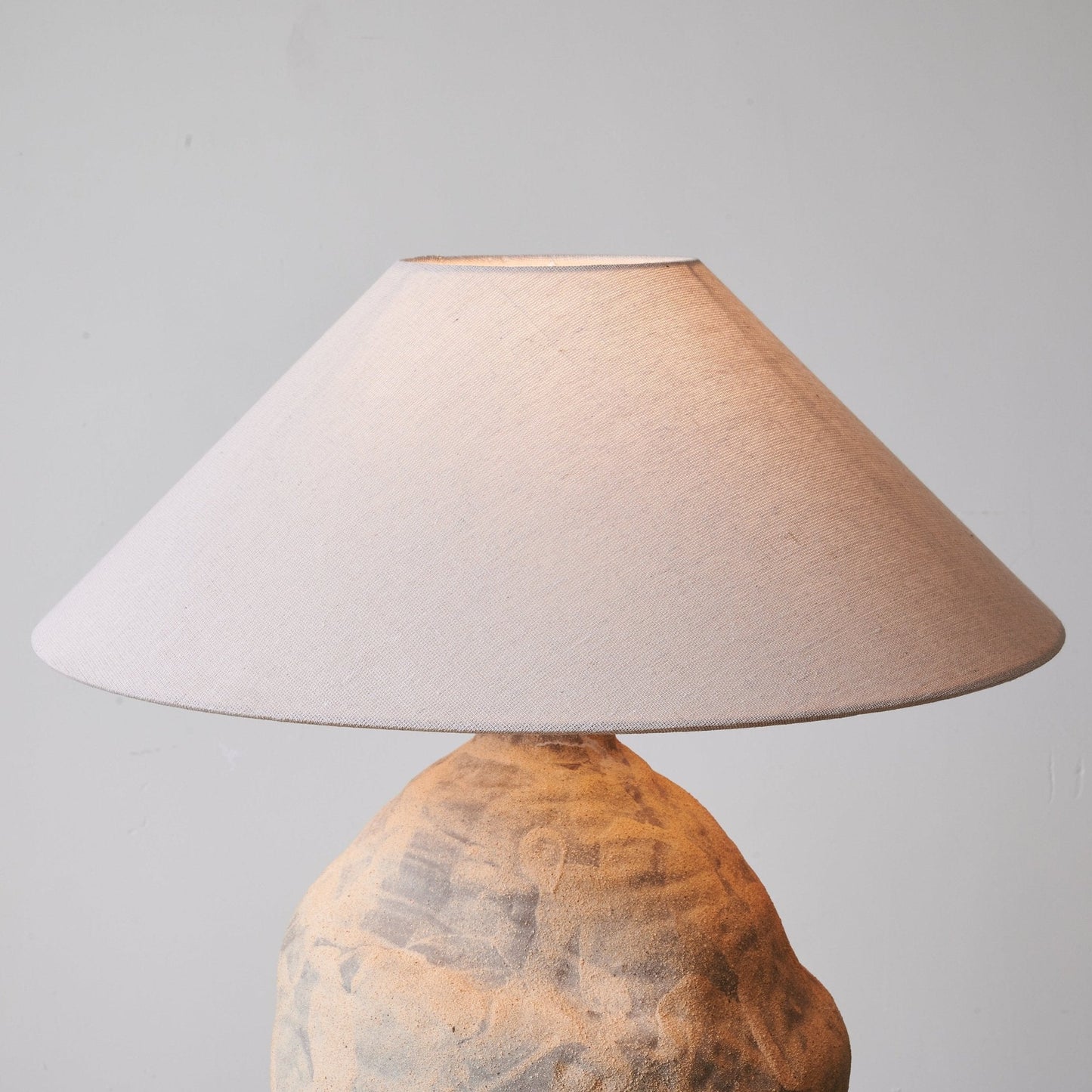 Duna Table Lamp | Sculpted Clay | Beige Shade
