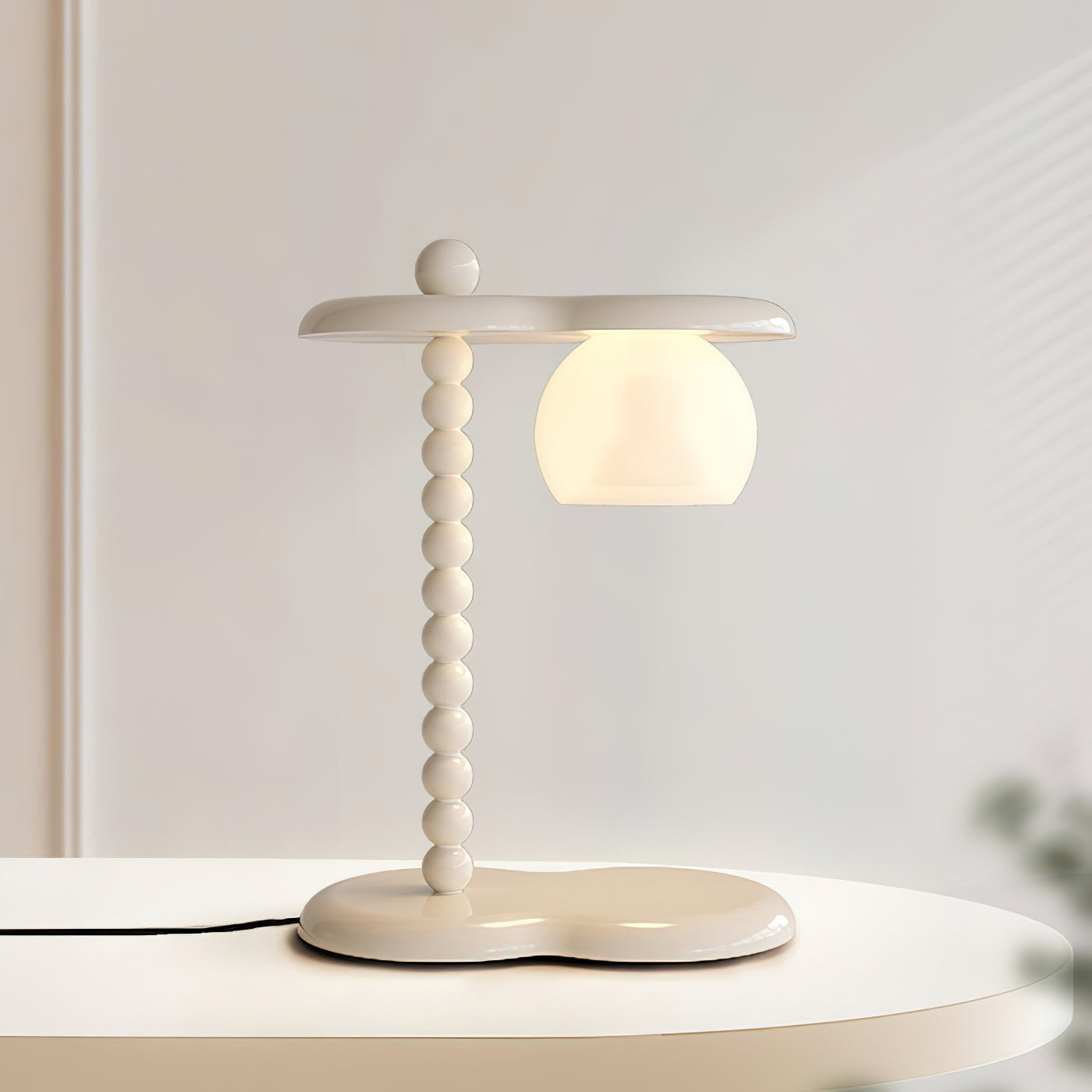 Everalda Table Lamp | Metal & Glass | Green+Red, Red+Black, Beige+Black, Beige