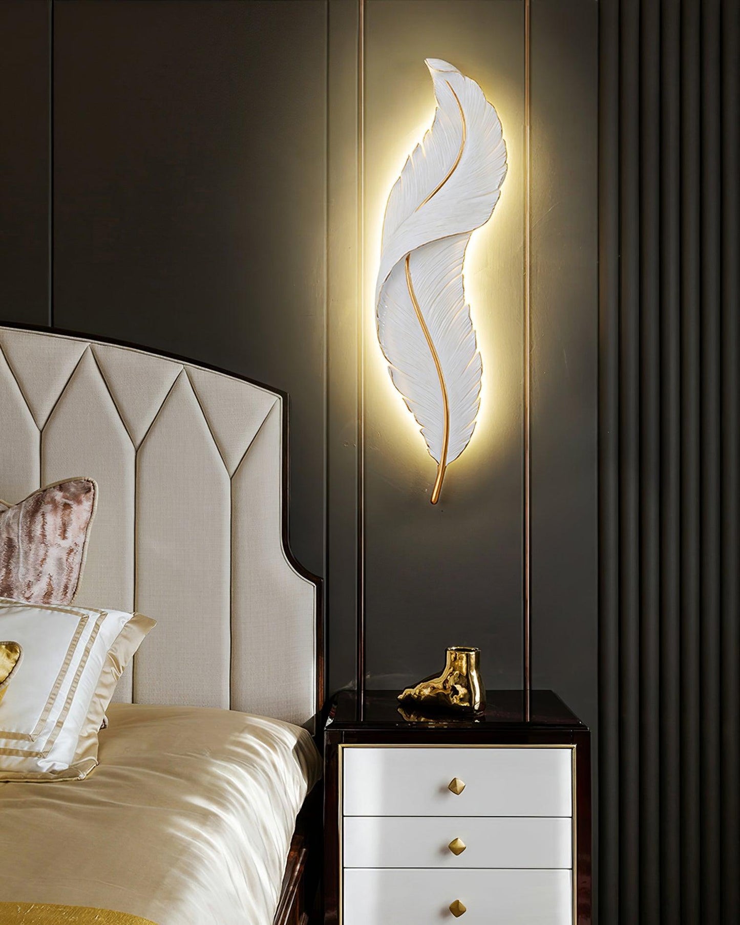 Feather Wall Lamp | Resin | Gold, White