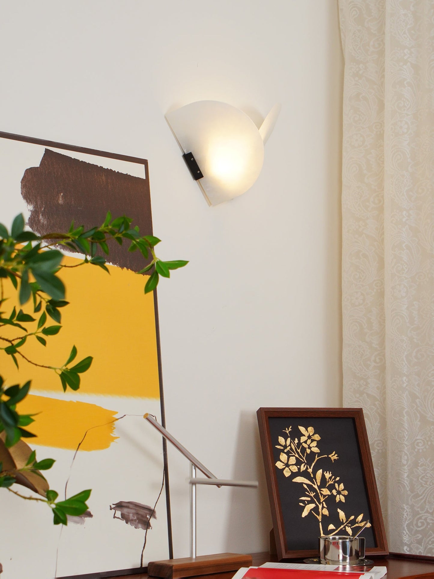 Fly Gaby Wall Lamp | Alabaster & Metal | White