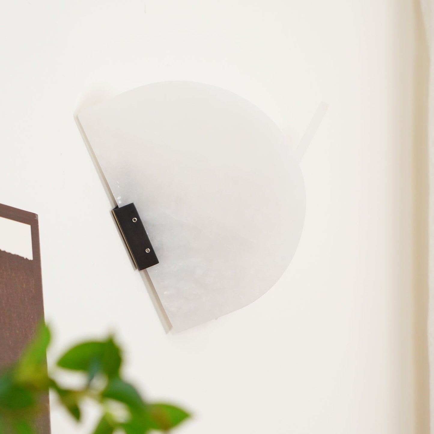 Fly Gaby Wall Lamp | Alabaster & Metal | White