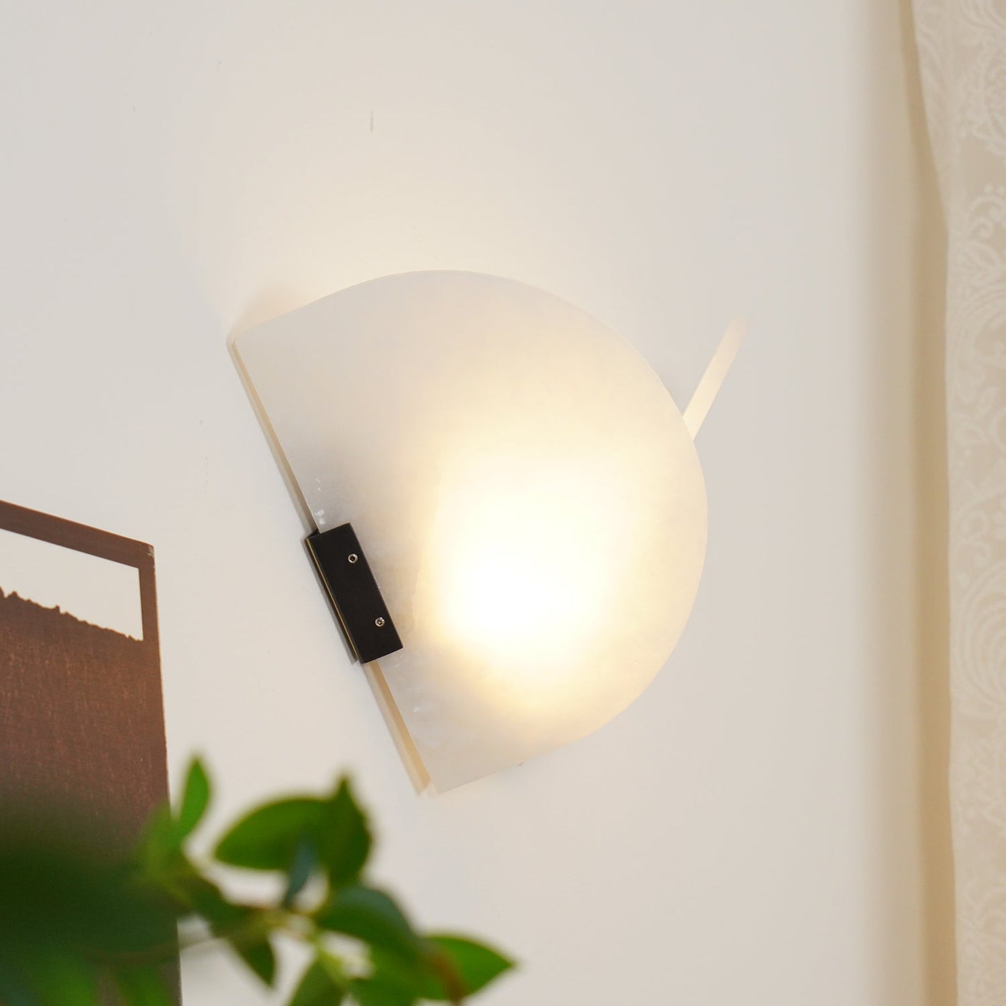 Fly Gaby Wall Lamp | Alabaster & Metal | White