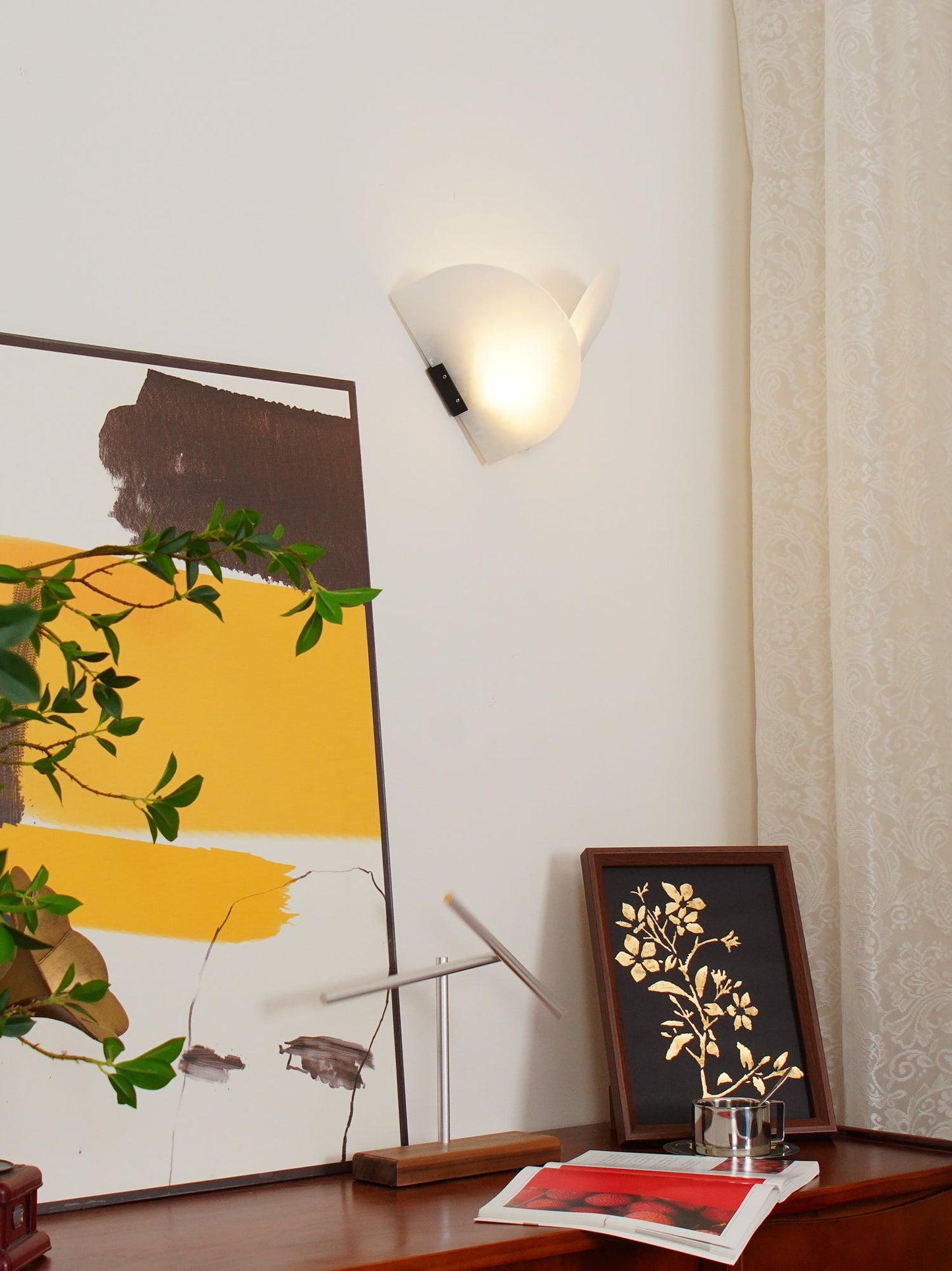 Fly Gaby Wall Lamp | Alabaster & Metal | White