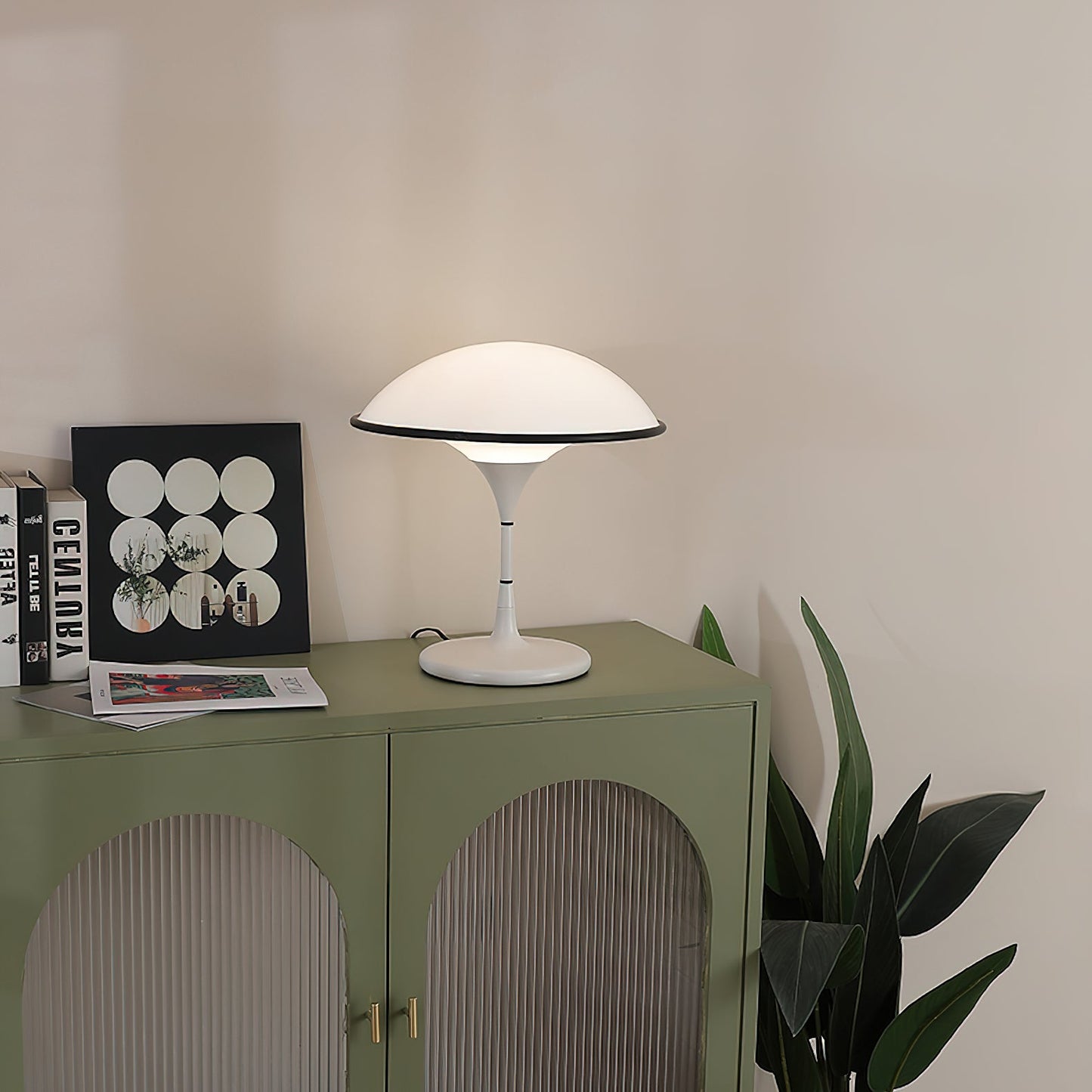 Fontana Table Lamp | Metal and Acrylic | Black or White