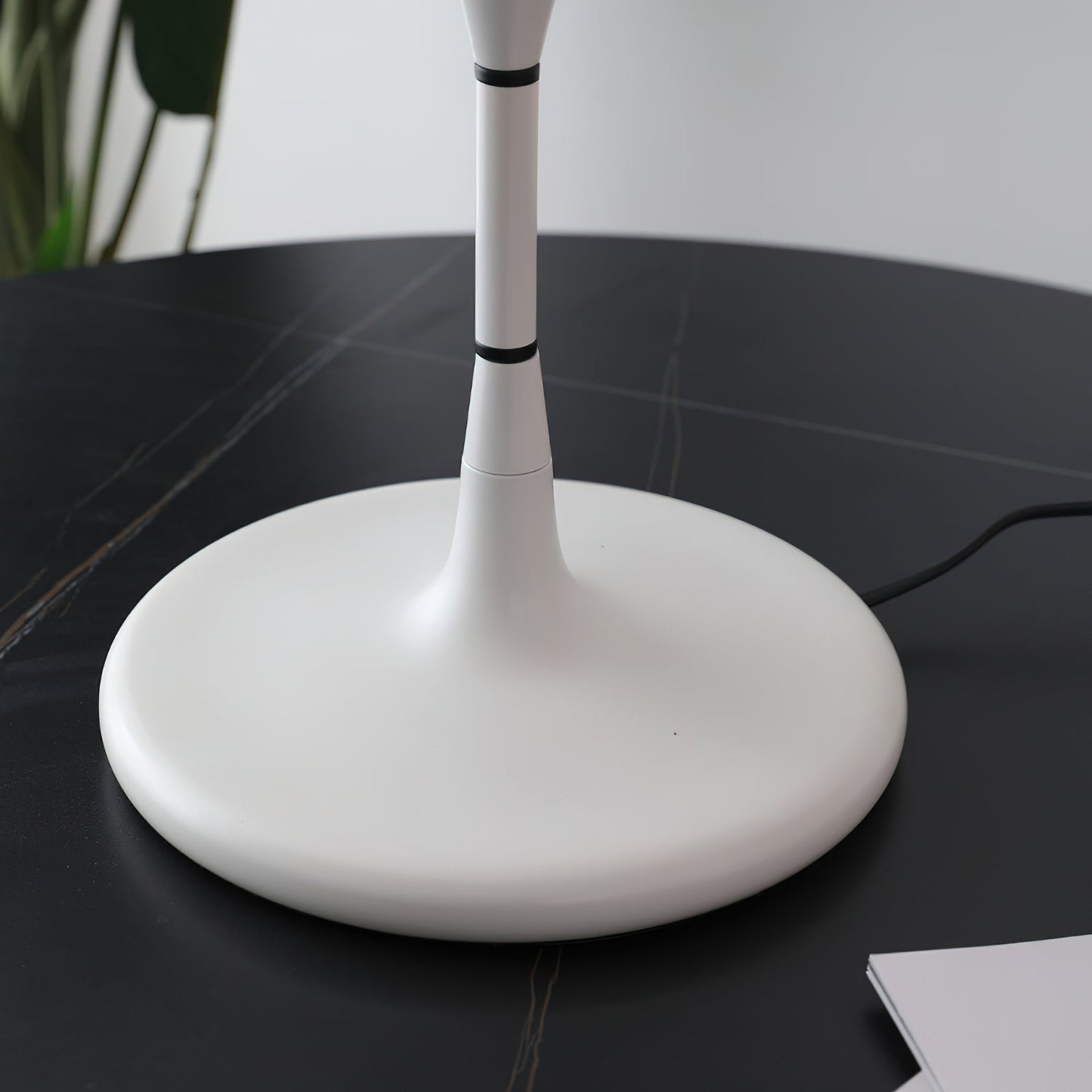 Fontana Table Lamp | Metal and Acrylic | Black or White