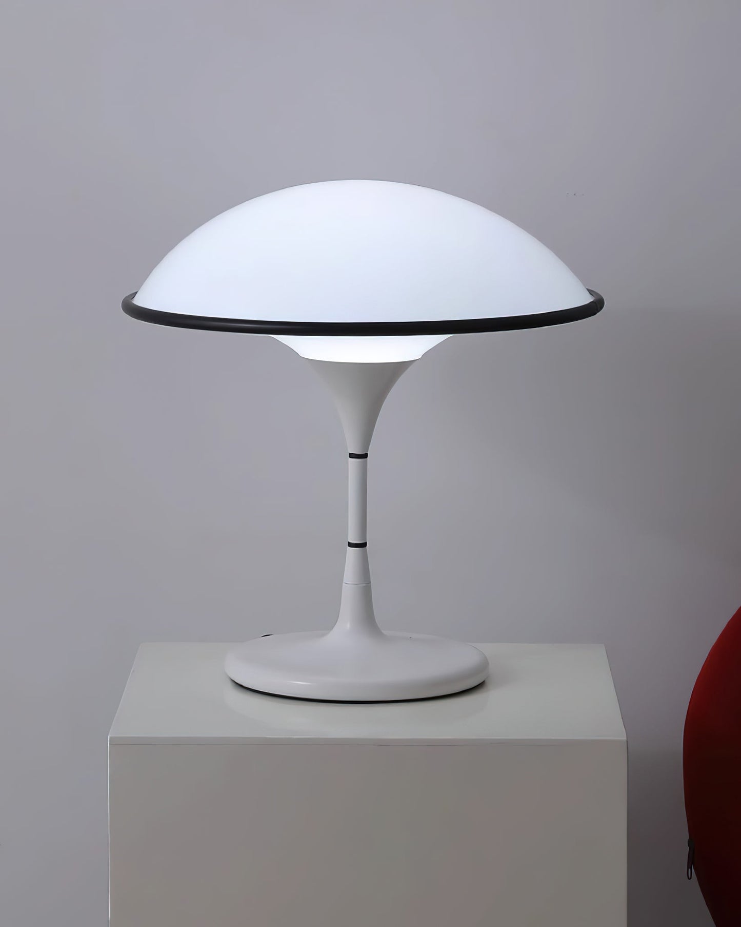 Fontana Table Lamp | Metal and Acrylic | Black or White