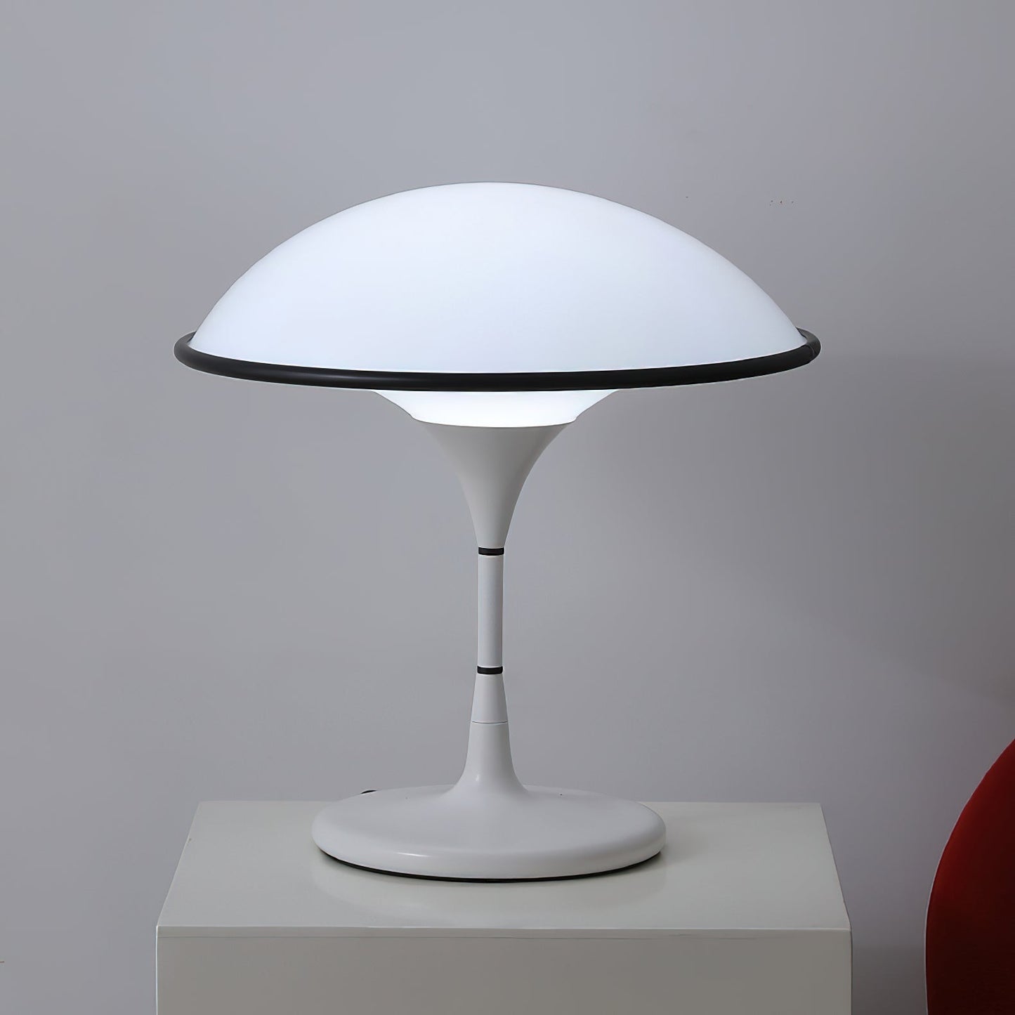 Fontana Table Lamp | Metal and Acrylic | Black or White