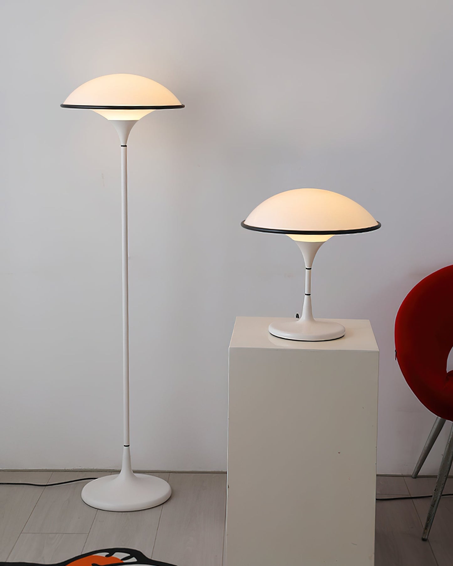 Fontana Table Lamp | Metal and Acrylic | Black or White